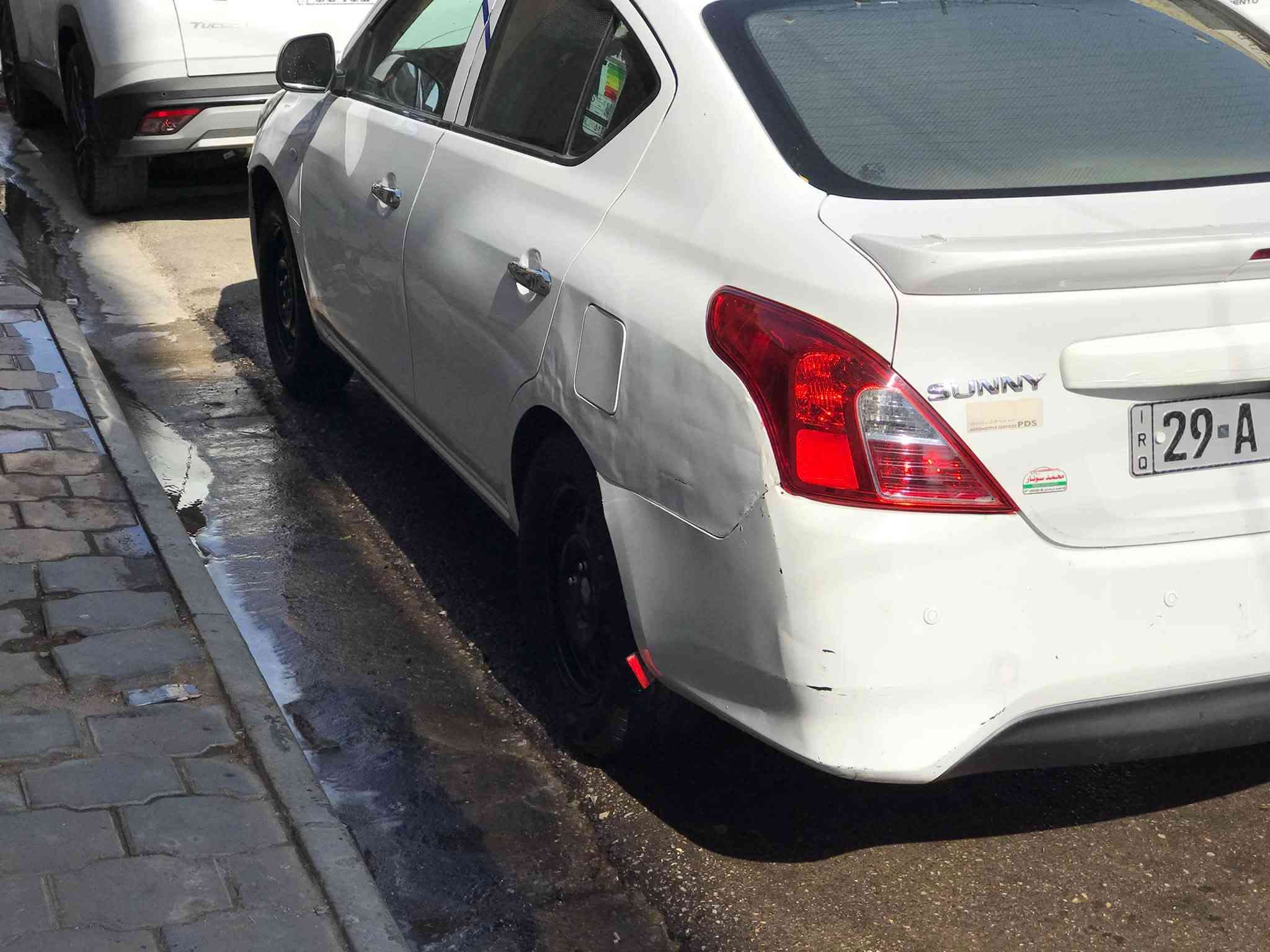 نيسان سني مديل ١٨ رقم واسط لونها ابيض بسمي ماشيه ٢٦٥ إلف كيلو بيهه فقط بارد بدون صبغ  كير مكينه تبريد مكفولات كفاله سونار سيارة موجود ويه صور شوف سونار عدل يله تخابر مو شراي لا تخابرني بدون زحمه  سعر ٨٥ موبايل *********** العنوان واسط الكوت
