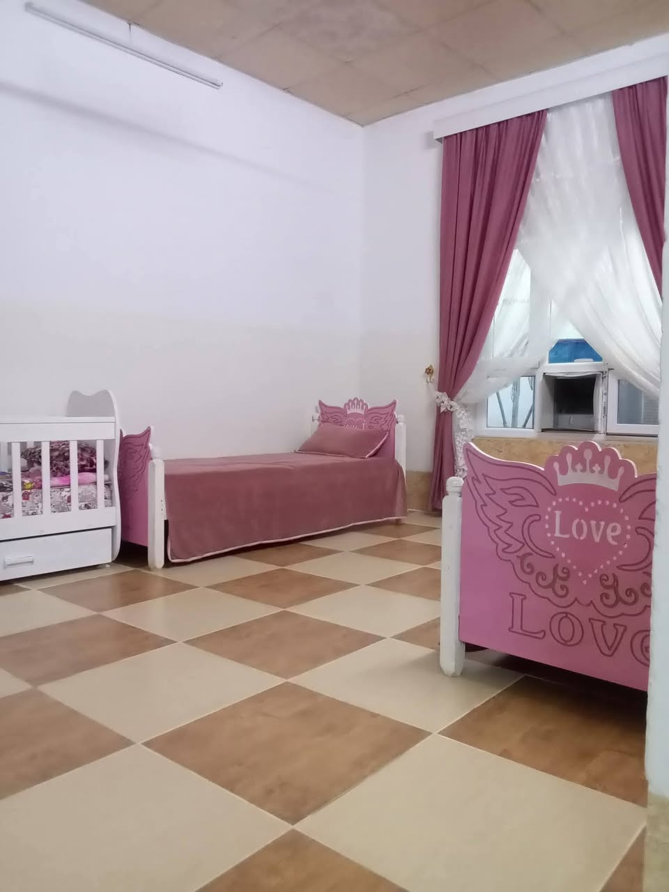 ئەم خانوه بۆ فرۆشتن لای مزگەوتەکەی حاجی یاسین 190مەتره
***********
