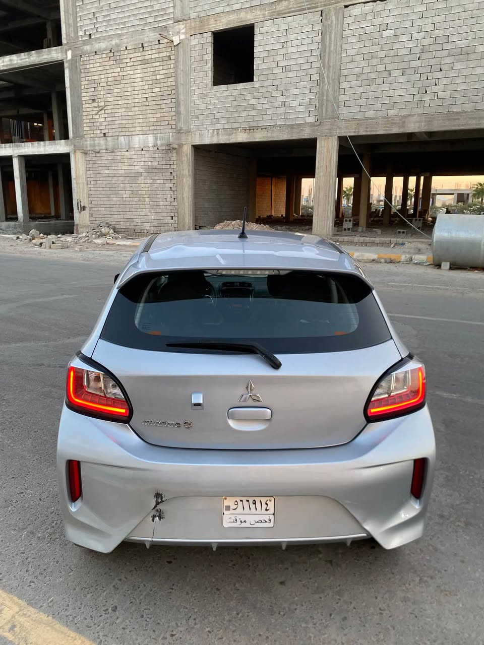 السلام  عليكم Mitsubishi Mirage 2024 

لون سلفر جديده السياره 
محرك 1.2/ 3 سلندر 
استهلاكها ممتاز جدا 5راكب 
شاشه وسطيه 
تحكم بالستيرن 
مثبت سرعه 
مانع انزلاق ABS
كامره خلفيه 
نضام التخفيف من الانصدام الامامي 
نظام التحكم الالكتروني بلثبات ( ESC)
وسائد هوائيه ونظام تحذير ضغط الاطارات المنخفض 
تبريد ثلج ماشيه 27ميل 
#السعر 103ورقه وبيها مجال 
مكان السياره بغداد 
للاستفسار 
***********
