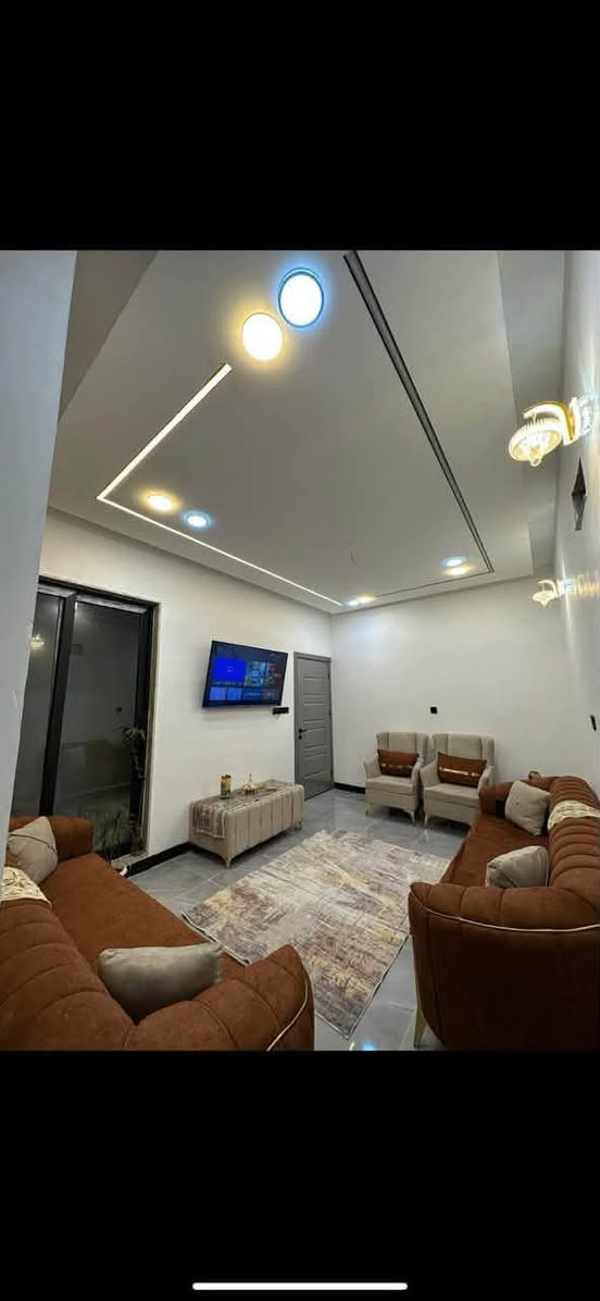 🚨 انتظر... 
🏡 إذا كنت تبحث عن الرفاهية والسكن الراقي في حي عدن... فهذه فرصتك!
✨ دار للبيع بموقع مميز في حي عدن قرب صيدلية الخا
🔹 المساحة: 100 متر 🔹 الواجهة: 5 متر 🔹 النزال: 20 متر 🔹 طابقين – بناء حديث
📍 تفاصيل الدار: ✅ الطابق الأول: • غرفة نوم • هول • استقبال • مطبخ • صحيات
✅ الطابق الثاني: • 3 غرف نوم • هول • صحيات
💰 السعر: 125 مليون دينار فقط، قابل للتفاوض.
📞 للتواصل اتصل على خاص
🔑 عندك عقار للبيع أو للإيجار؟ تواصل ويانا، ونوفر لك أفضل خدمة بأسرع وقت.
***********
***********

