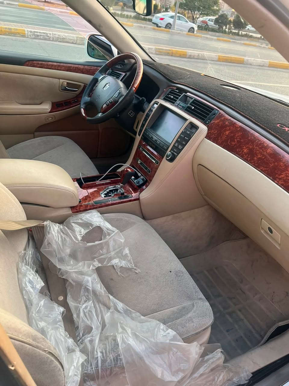 شاهینە ٢٠٠٥
نموونەی جوانی ١٤٣ هەزاری هەقیقی ڕۆشتوە
سەیارەکە کۆدی بۆ کراوە
کامل مەسرەف کراوە 
ڕۆنی بۆ گۆراوە ٤ تایەی تازە 
بەس سایەقئکی ئەوئ ماشاللە سەیارەکە زۆر پاکە 
٤٧ گەلا مەعاملەیکی زۆر کەم 
دوای پئشی کەپسە 
***********
