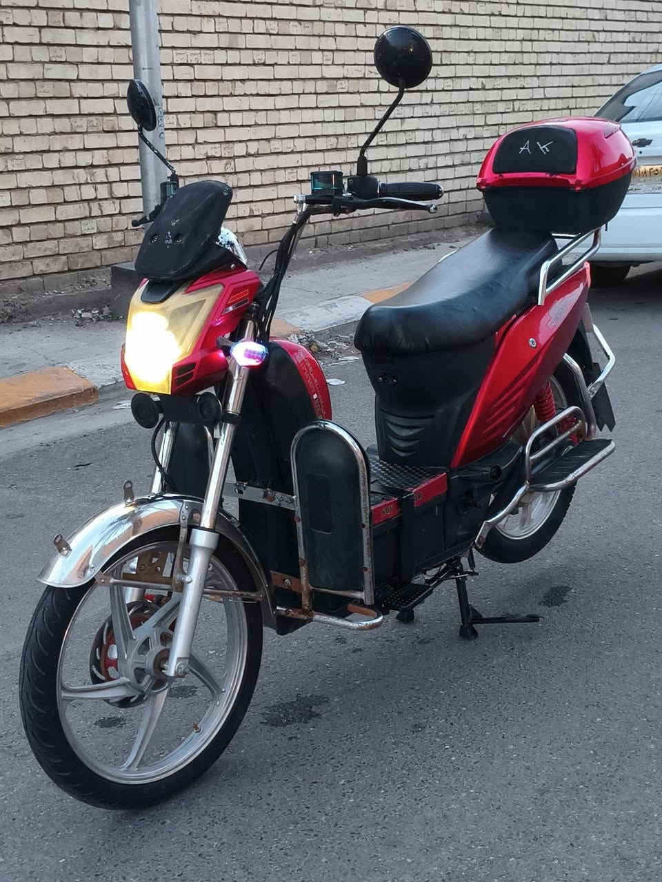 دراجة هارلي نظيفة ومناقصها شي ..
البطاريات🔋فوول وعالفحص ..
الكهربائيات كلها شغالة 🔌 .. مانع سرقة 📢 ..
تشغيل عن بعد 📲 .. شاشة تحديد العطل 🖥️ .. لايت عالي ناصي 🔦 .. اشاير ➡️⬅️ .. بك لايت رماش .. 
الـسعـر .. 425 .. وبــي مـجـال ..
*********** .. واتــســاب .
