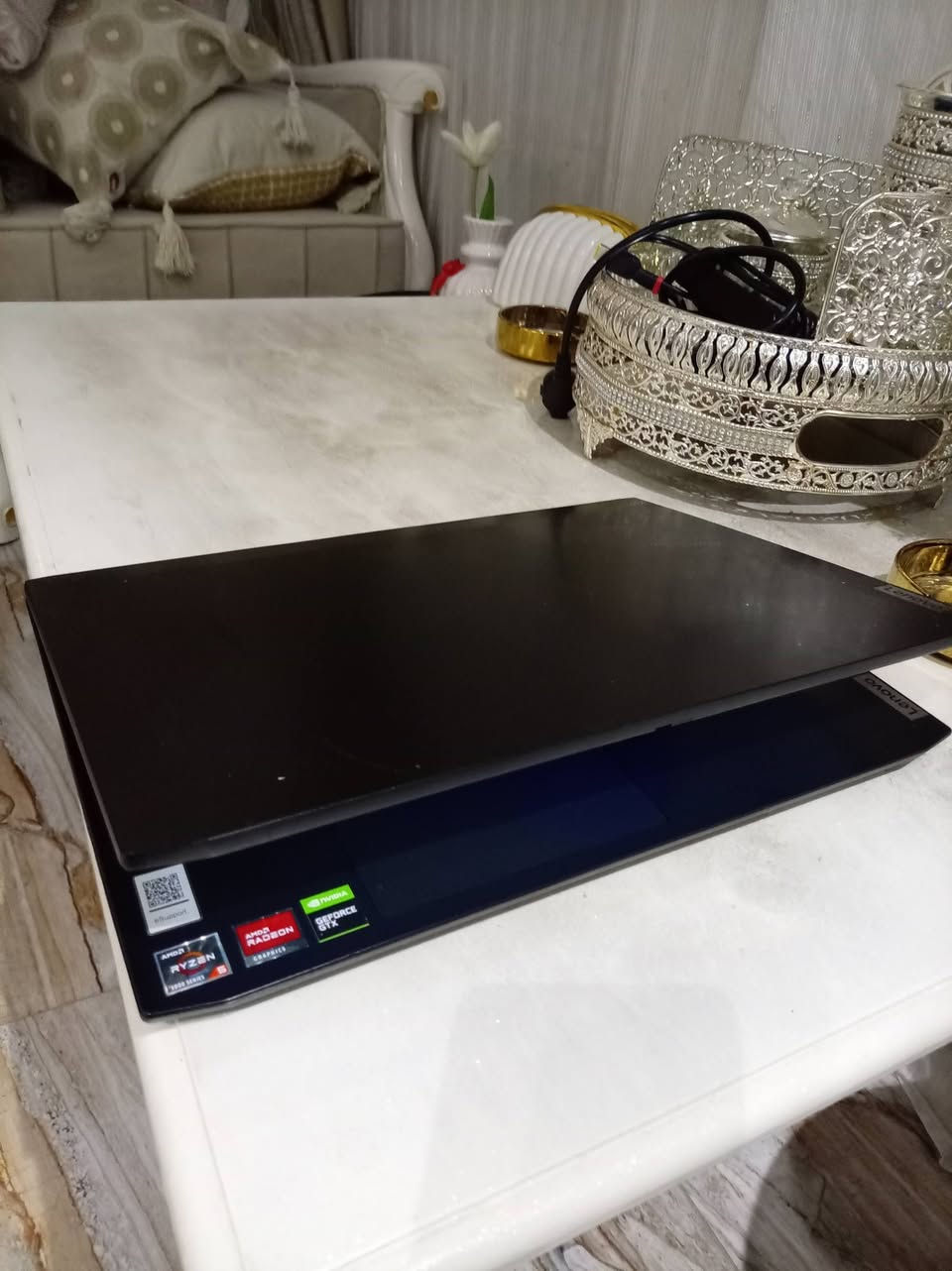 السلام عليكم ورحمة الله وبركاته
لاتوب نوع Lenovo
حلو ومستعمل كلش قليل محافظ علي علمود الدراسه
مثل ماموضح بصور
أخذته ب700 الله شاهد
مستعجل على بيعته
رايده ب375
العنوان بغداد شهداء البياع
الرقم ***********
واتساب فقط
