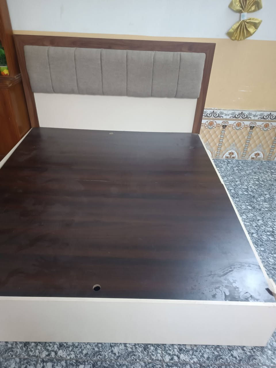السلام عليكم غرفه اخشاب تركي نظيفه حيل ما مستعمله سته اشهر وعارضها للبيع سعر خاص تلفوني رقم واتساب ***********مكاني ابو غريب
