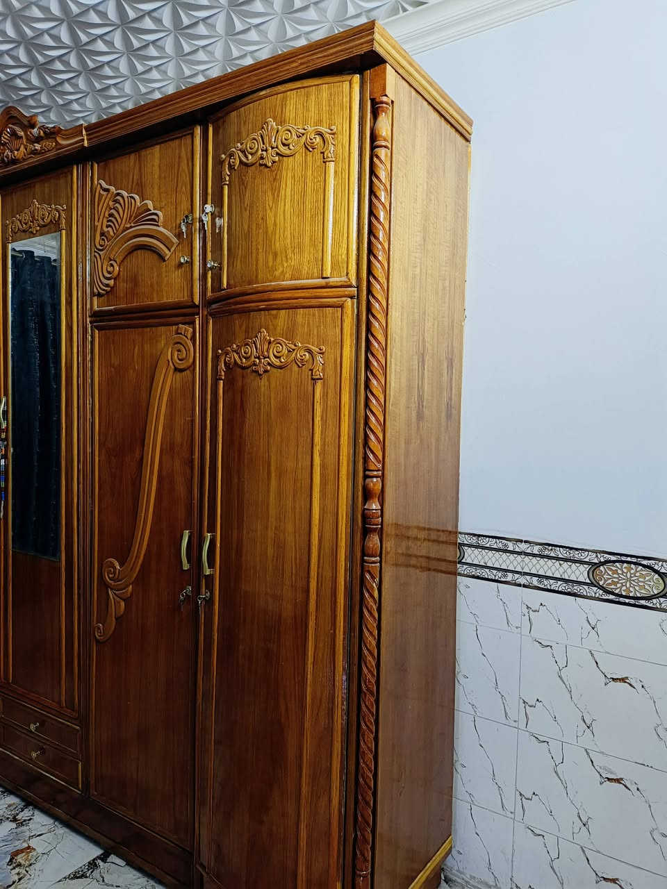 السلام عليكم كنتور للبيع 5باب صاج داخلي وخارجي ملحق نضافته 90% السمك 4ملم السعر 400 وبي مجال الاستقسار ***********
*********** متواجد واتساب
