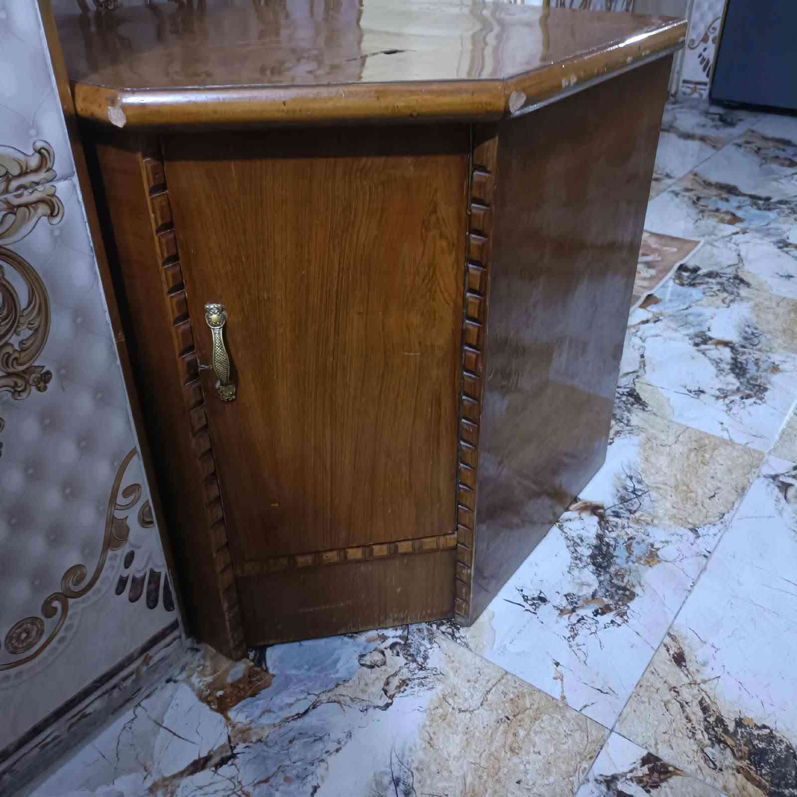 السلام وعليكم غرفت نوم لبيع السعر 700 مكان ابوغريب ***********
