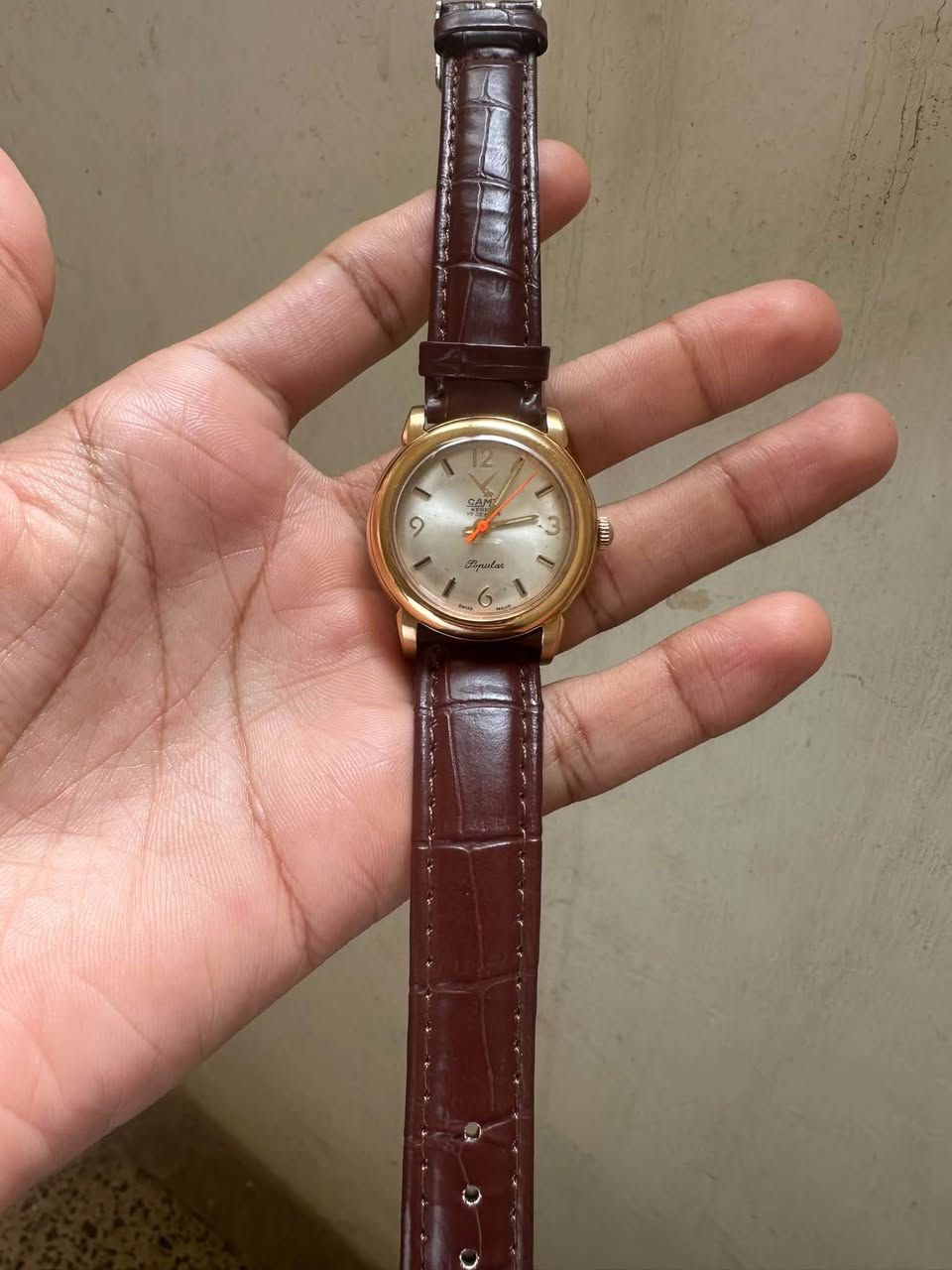 للبيع ساعه Camy سويسر فنتج اصلي بلاد مستبدل سير سنه الصنع 1970 مكينه 17 حجر باقي التفاصيل خاص المكان ديوانيه قضاء عفك هاتف ***********
