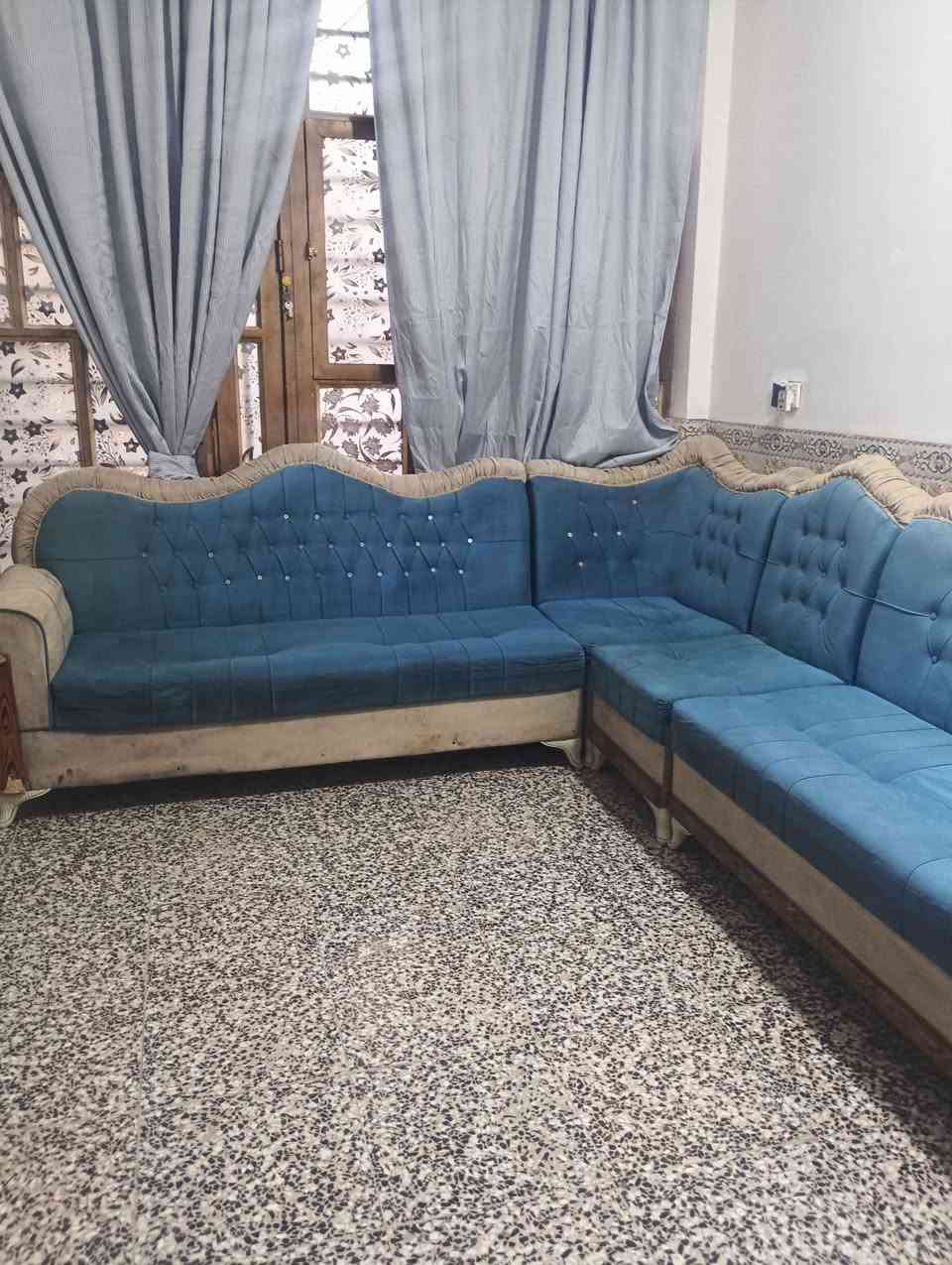 ديوان • ٨ مقاعد • للبيع
