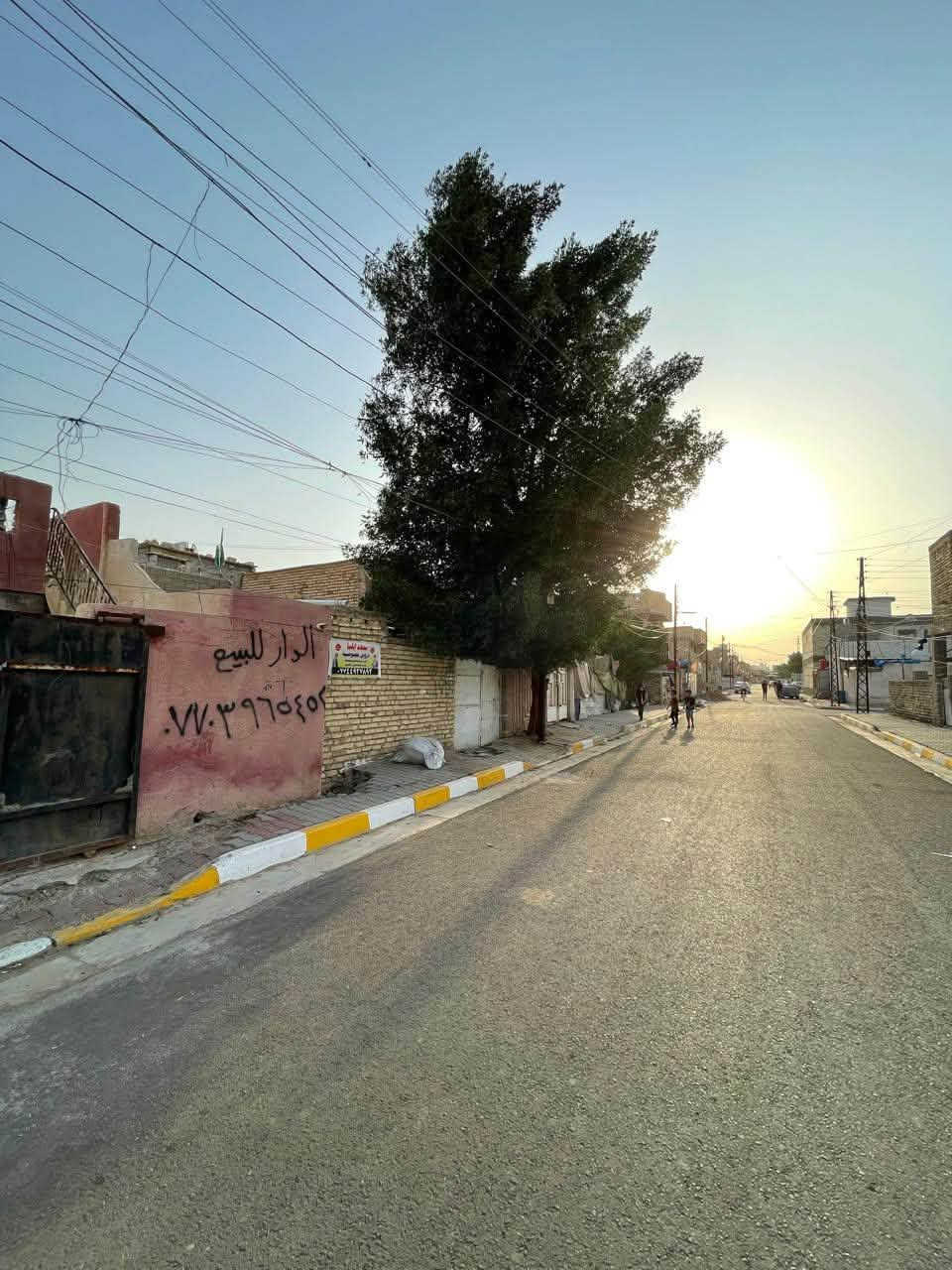 🏠 بيت للبيع - بغداد / الحسينية (الراشدية - منطقة مسقط)
📍 الموقع 
قرب شارع المدارس / شارع علي الطيب 
بضهر شارع 20
(المنطقة تبليط وكاملة جميع الخدمات)

📐 التفاصيل:
 المساحة: 100 متر مربع.
 السند: طابو ملك صرف (تحويل ثاني يوم مباشرةً).

 حالة العقار: البيع بسعر أرض (البيت متروك ويحتاج إلى ترميم كامل).

💰 السعر النهائي: 35 مليون  (قفل).
📞 للإستفسار والتواصل: ***********
