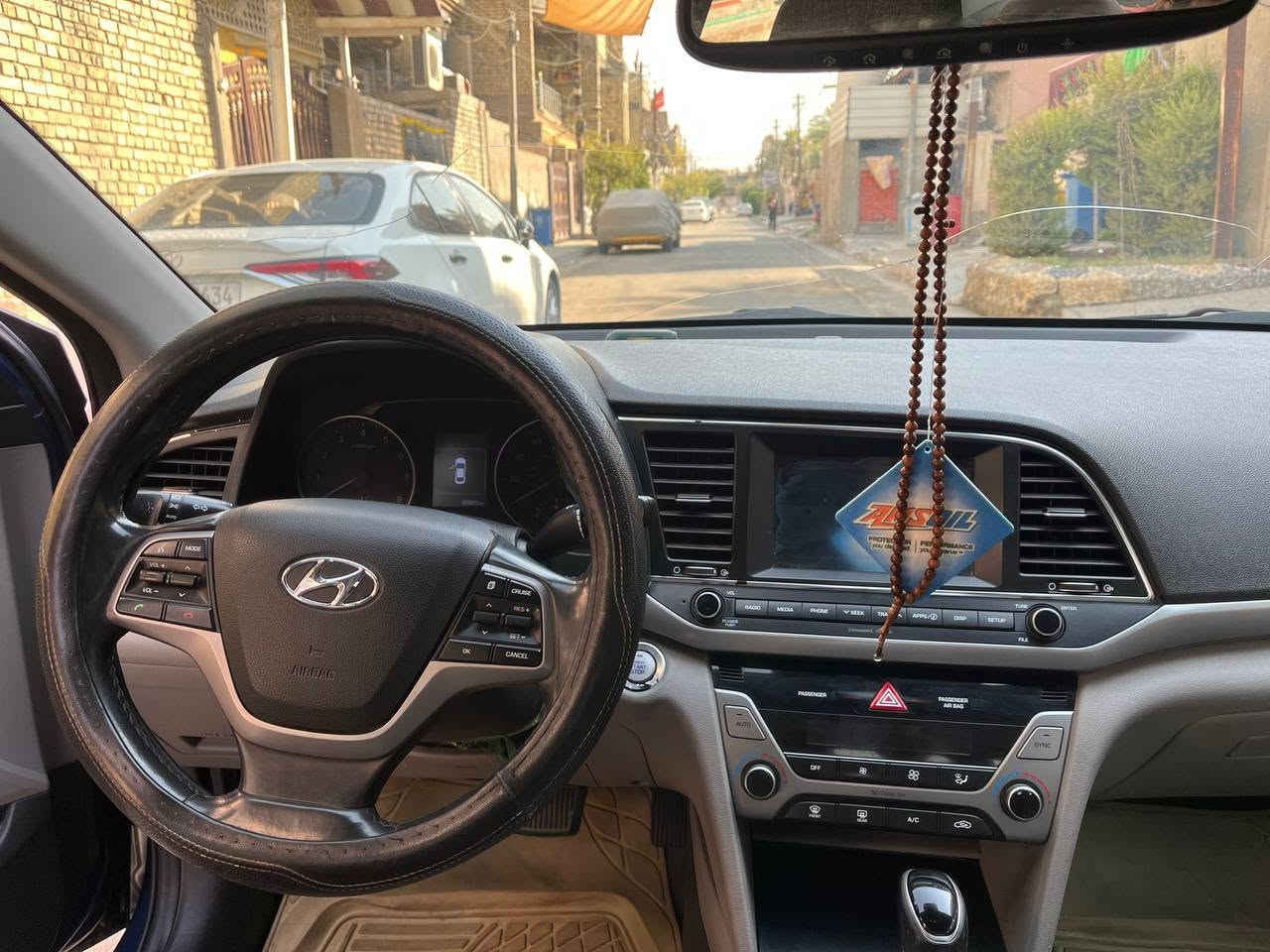 سلام عليكم
النترا 2018 فول  البصمه و الفتحة
وارد امريكي 
ضرر جاملغ الأيمن الخلفي بارد شبر بالبنيد راجع بارد 
تبريد تدفئة شغال 
مكينه 2000 دوش كفاله 
كير AT 
رقم بغداد. باسمي تحويل ثاني يوم السعر من خلال الاتصال
***********
عنواني بغداد الرصافة
