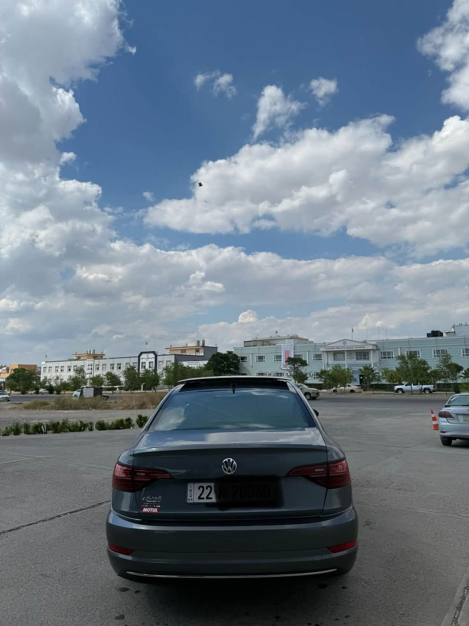 Jetta se+ 2021
بێ air bag 

پانۆراما 

بەسمە 

لایت لید 

کوشین پێش و پاش هیتەر 

کوشین کارەبایی 

سوکان هیتەر 

کوشین جلد 

ئاوێنە هیتەر 

رادار پێش و پشت 

زۆر خاوێنە دوو چامەلخی پشتەوەی نیو نیو سبوخە 

سوندوقی بیلادی گۆرایە پێش کەپس 

61000mile رۆیشتیە 

نرخی133$ وەرقە کەمەک مەجال بە ناوی خۆمە رەقەم هەولێر
***********
