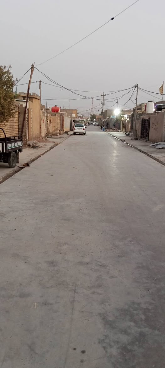 السلام عليكم بيت بحي الجوادين شارع النفط بيت مساحته 120 واجيه 5نزاله24 يتكون من غرفه نوم5*5 حمام داخلي  منور صاله7ونص وعرض خمسه ستقبال 6*4كراج 3*3 كامل مجاري رضيه صب سكف صب  الاتصال على الرقم *********** قريب على الشارع 200متر بدايه شارع النفط سواق ام البنين
