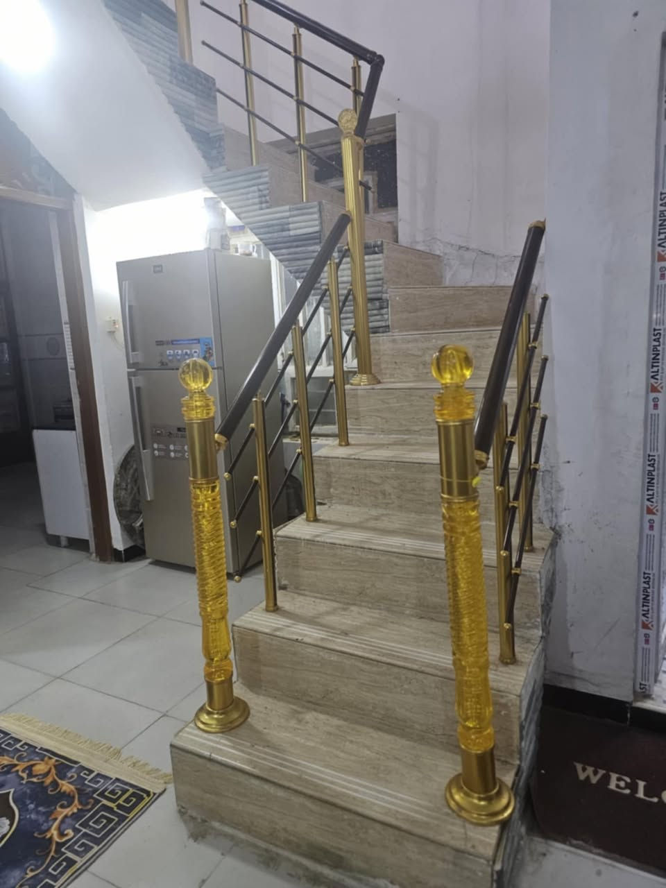 دار طابو صرف مساحته ٢٠٠م للبيع يرهم أقساط يحتوي على غرفتين نوم واستقبال وهول صحيات داخلية وخارجيه ومطبخ الطابق الثاني يحتوي على غرفه بدون لبخ ولا كاشي العنوان الوردية سيف سعد شارع ٣٠ قرب أسواق النافعي عرض الشارع ١٥م السعر ١٤٠ مليون للاستفسار الاتصال على الرقم ***********
