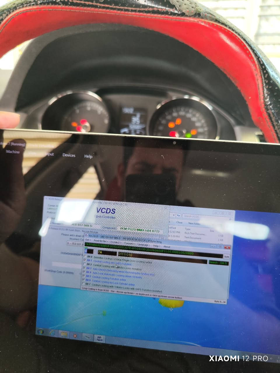 سلام عليكم  
تفعيل ميزات مخفية في سيارات فولكس واجن 
 إعلان لأصحاب سيارات 
تتوفر الآن خدمة برمجة احترافية لسيارات فولكس واجن ارفع كفاءة سيارتك وأضف إليها ميزات تقنية مميزة لم تكن مفعلة سابقاً:
✅ تفعيل صوت الهورن: نقرة واحدة عند قفل السيارة، ونقرتان عند فتحها.
✅ تفعيل نظام منع السرقة المتطور: يطلق الإنذار عند محاولة فتح الزجاج أو المقبض الداخلي للسيارة.
✅تفعيل ميزة رفع جام سيارة اربعتهن بضغط زر عند قفل سيارة أو نزولهم عند فتح قفل سيارة 
✅ عرض كمية الوقود المتبقية: لمعرفة عدد اللترات المتبقية في خزان الوقود بدقة.
✅ حركة الترحيب للعدادات (Needle Sweep): حركة رياضية للجيتشات عند تشغيل السيارة.
✅ إشارات الراحة (Comfort Signal): تفعيل وميض الإشارة 5 مرات بلمسة خفيفة للمقبض.
✅ تحسين الاستجابة: تعديل استجابة دواسة البنزين للتخلص من التأخير (اللاق).
✅ إلغاء التنبيهات المزعجة: إلغاء صوت تنبيه حزام الأمان
✅ تغير  وضع الاستيرن من اعتيادي الى رياضي(ثكيل)  وضع سيارة Audi أو   إلى خفيف
✅ جعل ستيرن خفيف  جدا حتى لو محرك مو شغال 
 وبعد ميزات هواي 
 تختلف من موديل  لآخر
للتواصل. 
***********
بغداد بوب شام 
الي بالفيديو تفعيل ميزات سيارة فولكس واجن البورا  نسخة الصينية 
@الجميع
