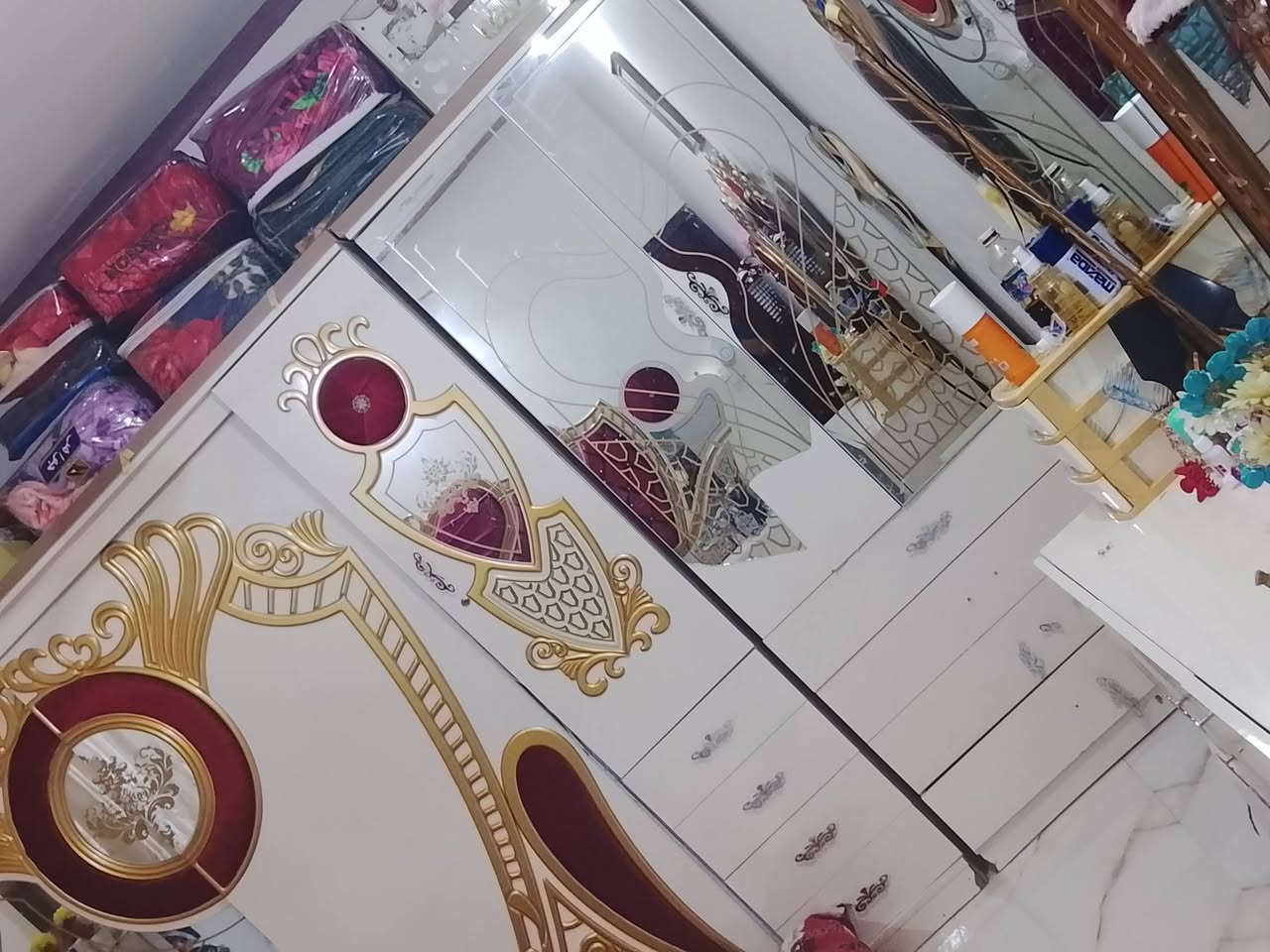 غرفه تركيه البيع سعر مناسب 700 الف فقط بيها مجال حك جيه هذا رقم واتساب 
***********
