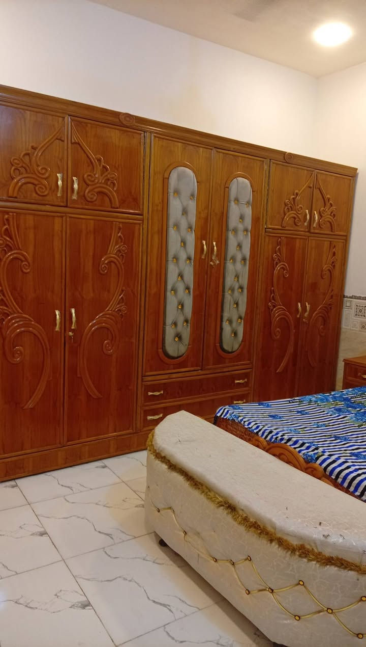 سلام عليكم غرفه عراقيه نضافه90٪مابيهه اضارار سعر 750وبيه مجال التواصل ع هاذ رقم ***********
