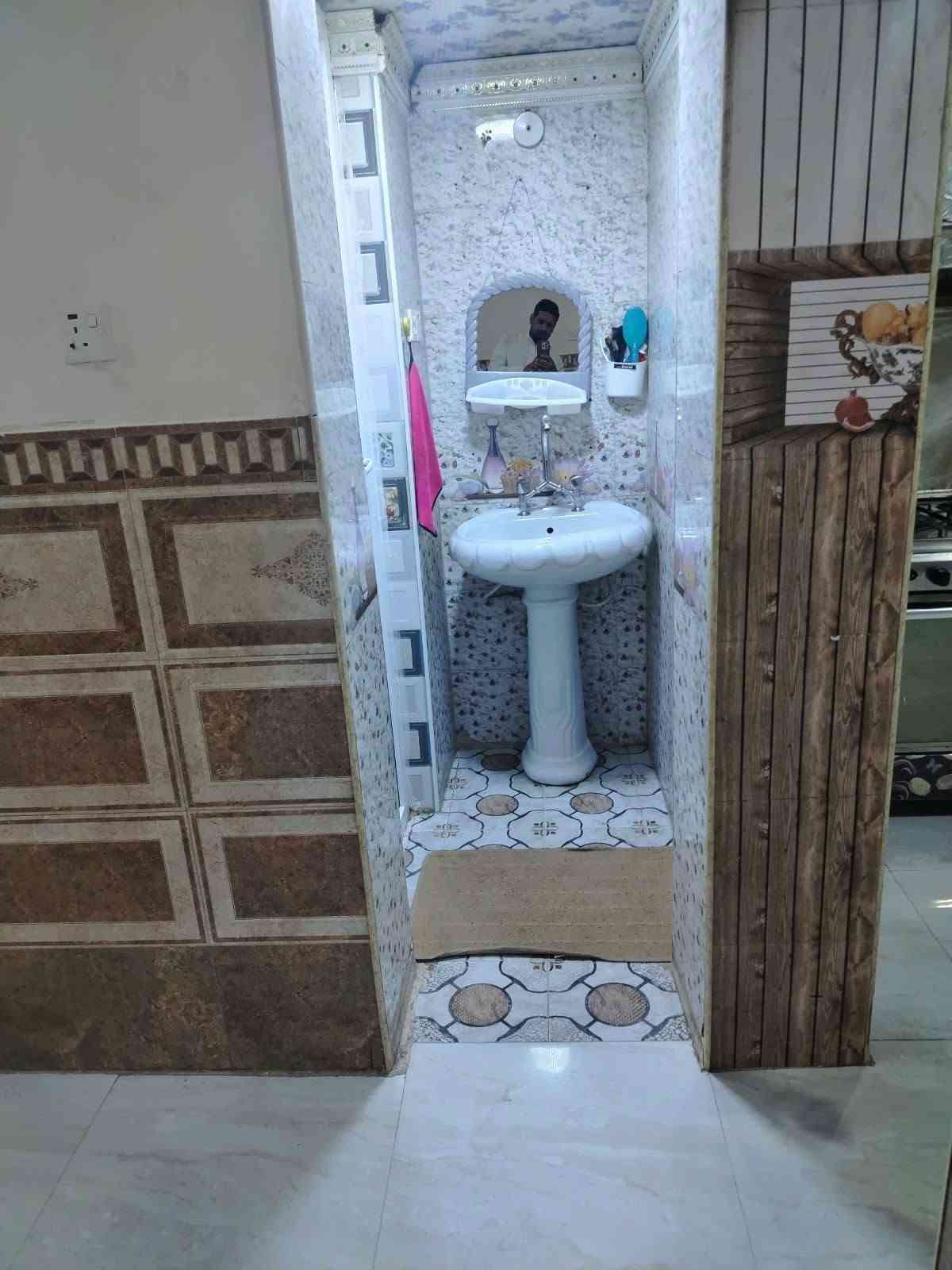 دار 100متر طابو زراعي شارع المعمل سادس  بيت عن شارع الرئسي موقع كلش مرتب منطقت الكريشات مشموله بل تطويب ومرقمه البناء طابوك جمهوري صب كونكريت الساس والسقف يحتوي على غرفه وصاله ومطبخ وصحيات داخليه وخارجيه وستقبال للاستفسار زورو مكتب الغريري ركن شارع حاتم الخير 
الرقم ***********سيد احمد
