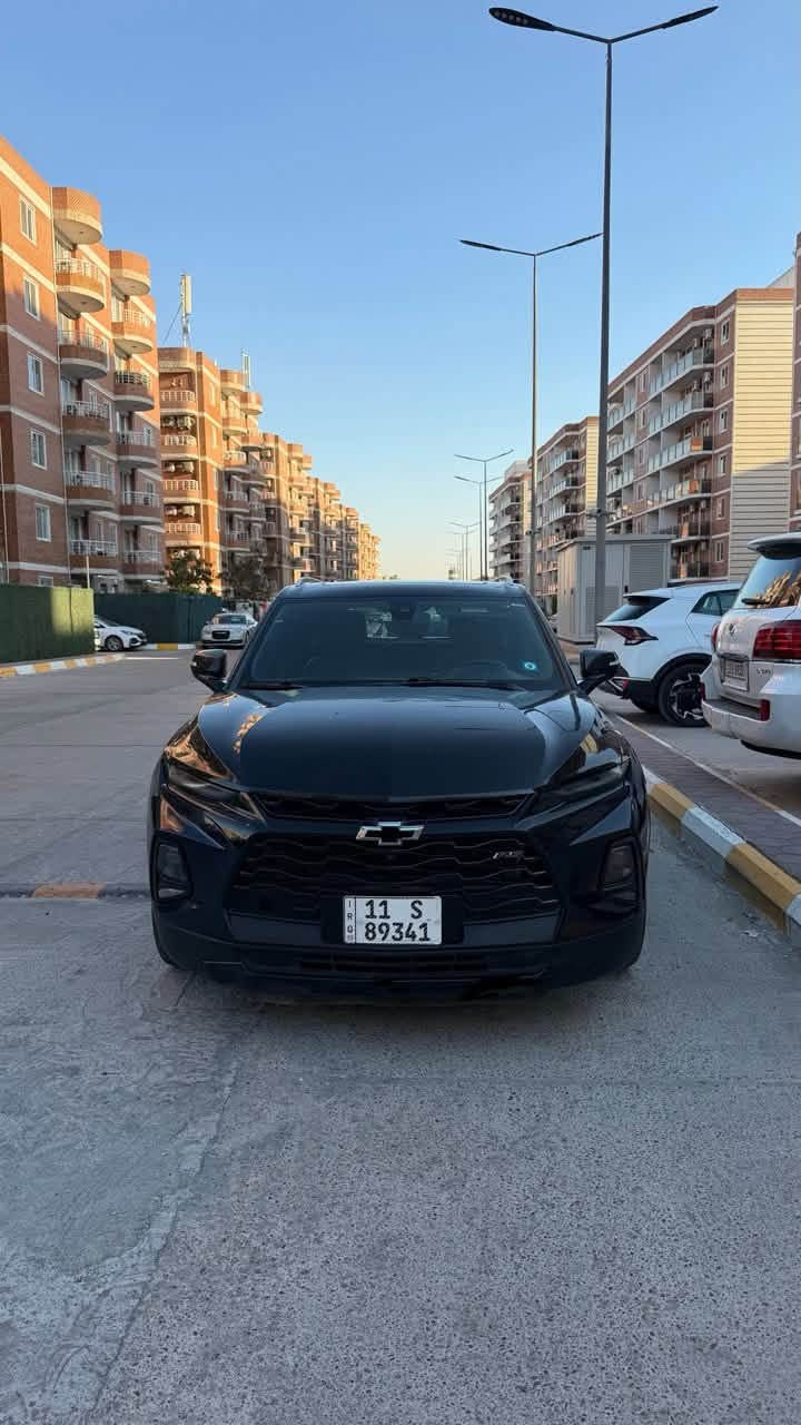 السلام عليكم
بلايزر 2020 حادثها بنيد وجاملخ
محرك 6 سلندر 3500
السياره فول مواصفات 1/1
بنوراما وكامرات 360 درجه
16500 وبيها مجال للشراي 
متواجد واتساب ***********
