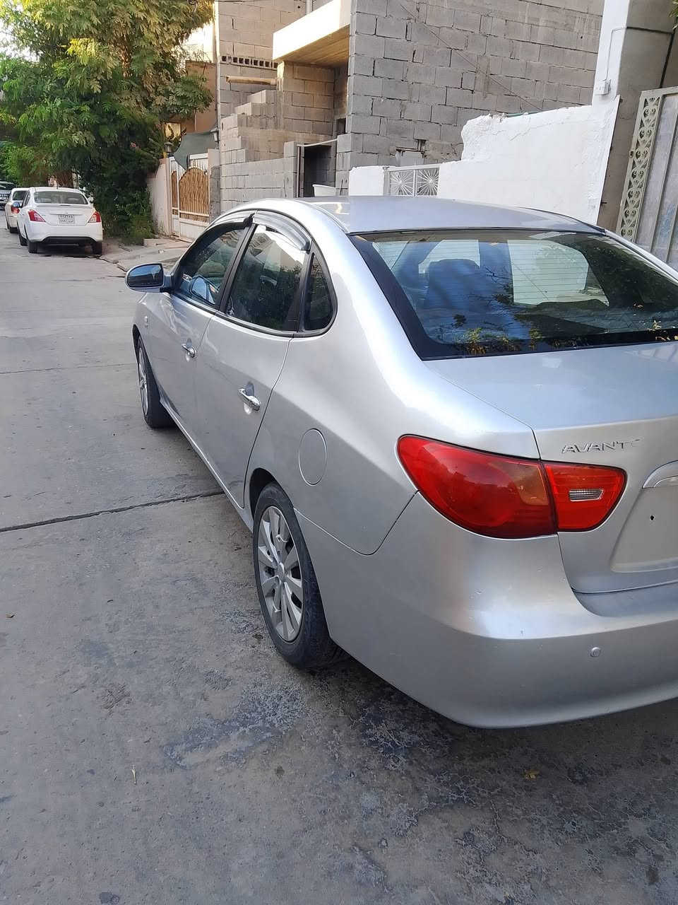 ئاڤانتی 2009بڕاوە کۆدی هەیە گێڕو مەکینەو تەبریت سەقف کەڤەر هەمووی بەشەرت کەلار ***********
