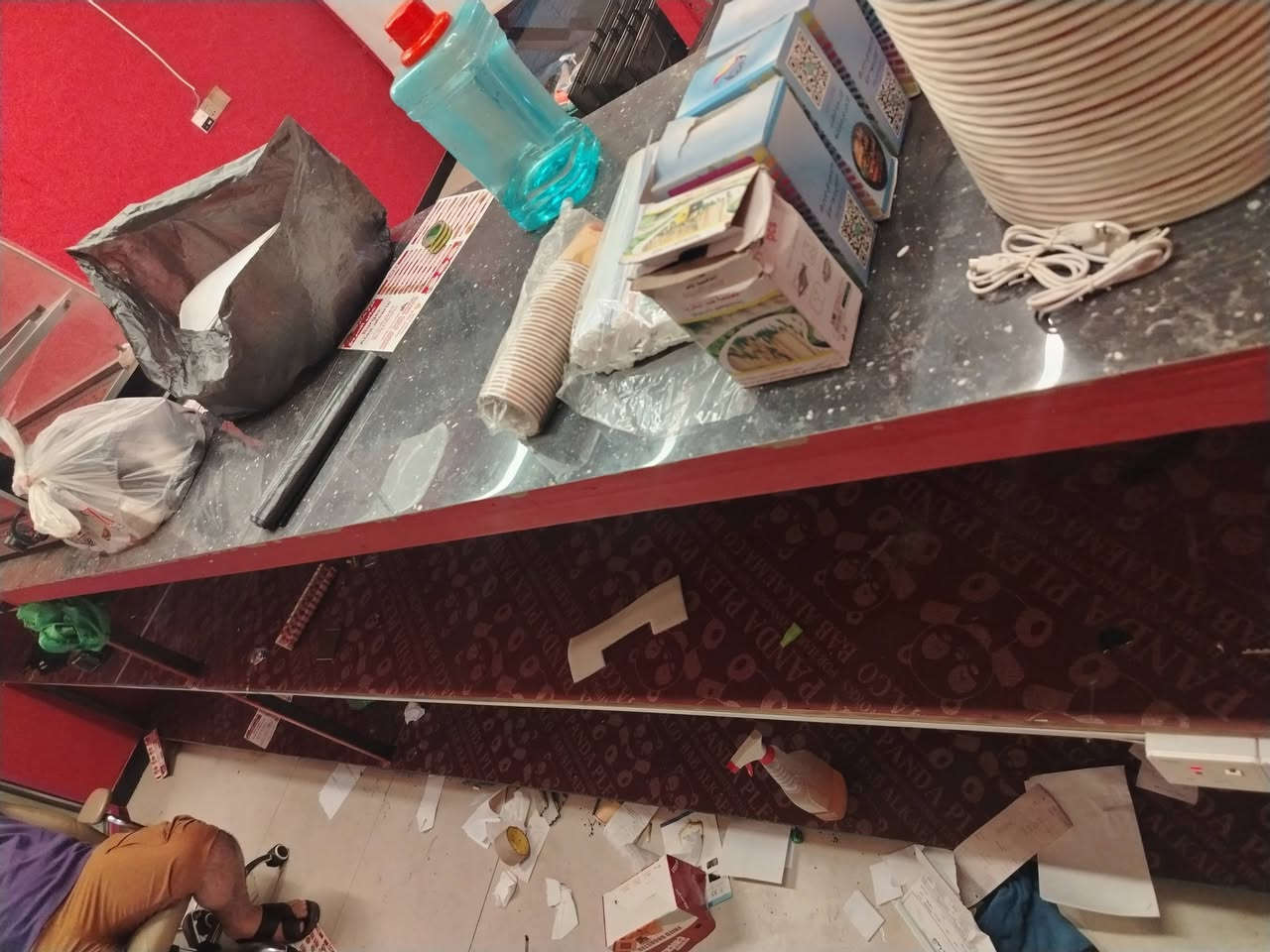 ميز مطعم • ٥م • مستعجل