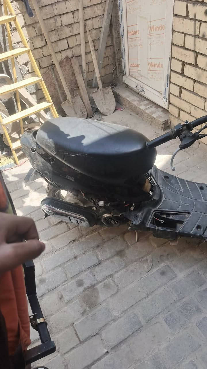 تسلام عليكم دراجه 60 بيجي دراجه مكينه نضيفه مابيهه شي دراجه شغاله دراجه تخبل بس تتخر بتشغيل بس عوزه ترتيب سعر 150 وبيهه مجال مكاني بغداد خاص موجود او على هاذ الرقم ***********
