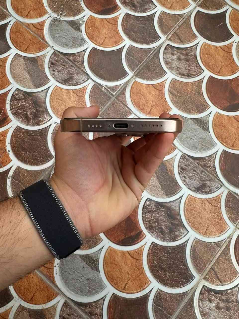 السلام عليكم 
جهاز ايفون 16pro max
بطاريه 93 
ذاكره 512
لون ذهبي 
بي كسر بالظهر ممأثر على الكامره ولا على شكله 
الجهاز كلش كلش نظيف ما بي اي عيب 
سعره مليون و100 وبي مجال حك الجيه 
مكاني ديالى بعقوبه 
للاستفسار ***********
