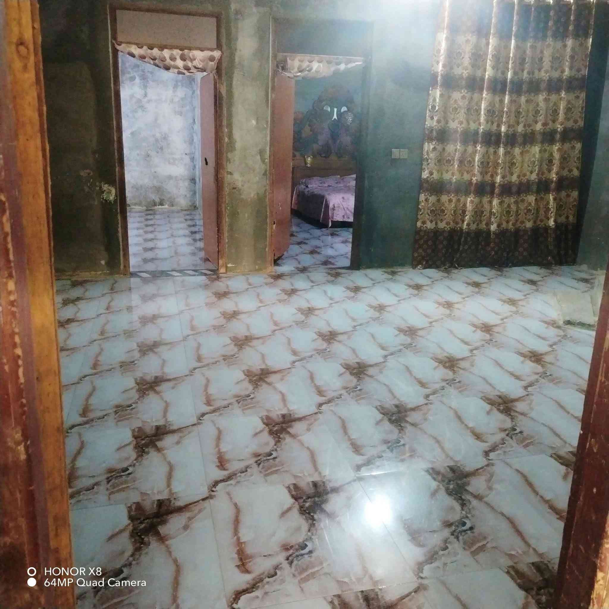 بيت زراعي البيع مساحه 200م
طريق سوك  العكيكه بستان ال طعيمه قرب للشارع لعام محتوياته غرفتين وصاله واستقبال وديوانيه ومطبخ وصحيات وترك ومنور بناء جديد بلوك كهربائي رباطات عوزه بس بورك  بيتونه وارضيه ديوانيه هاذا رقمي *********** السعر44 وبي مجال شراي بسيط جداً

نص مكتوب في الصور:
- HONOR X8 64MP Quad Camera
- O HONOR X8 64MP Quad Camera
- HONOR X8
- 64MP Quad Camera