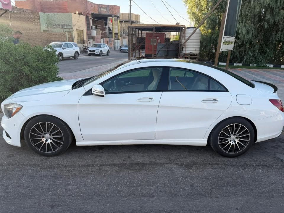 السلام عليكم ورحمة الله وبركاته
للبيع: مرسيدس CLA250 (كت AMG)
 الموديل: 2018
 المسافة المقطوعة: 96 الف كيلو
 اللون والداخلية: داخل بيجي ملكي بحالة ممتازة جداً
المواصفات (فول الفول):
 بانوراما يحتاجله تبديل عتلات فقط الماطور شغال
 شاشة كبيرة + بصمات
 كشنات جلد + تدفئة وكهرباء
 رادارات وباقي مواصفات الفول المعروفة
حالة البودي والضرر (وارد أمريكي):
 صبغ جاملغ، بنيد، ونصف باب خلف السائق (في أمريكا)
 بدون دواخل نهائياً
 شواصي سليمة 100%
 إيرباك سستم (شغال وسليم)
المكانيكية:
 كير ومكينة وحدادية بشرط الفحص والشرط
رقم الشاصي: ⁠wddsj4eb7jn647092⁠
السعر: لمعرفة السعر والتفاصيل يرجى التواصل عبر الواتساب
للاستفسار والتواصل:
 اتصال / واتساب: ***********
العنوان: كربلاء المقدسة
