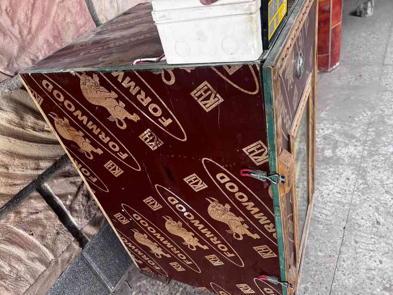 فقاسة اوتماتيك • ٤٠٠ بيضة • تفقيس ٩٨٪