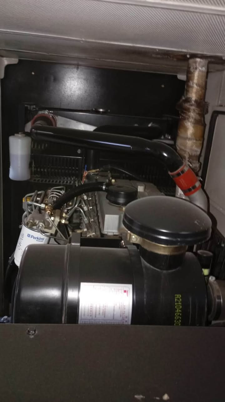 مولدة بيركنز لو ڤول انتر كولر  4 سلندر 100 KVA بلاديه كاتم 100‎%‎ غير مفتوحة   ؛؛. السعر 8000 $.  ،،،،،  *********** - ***********
