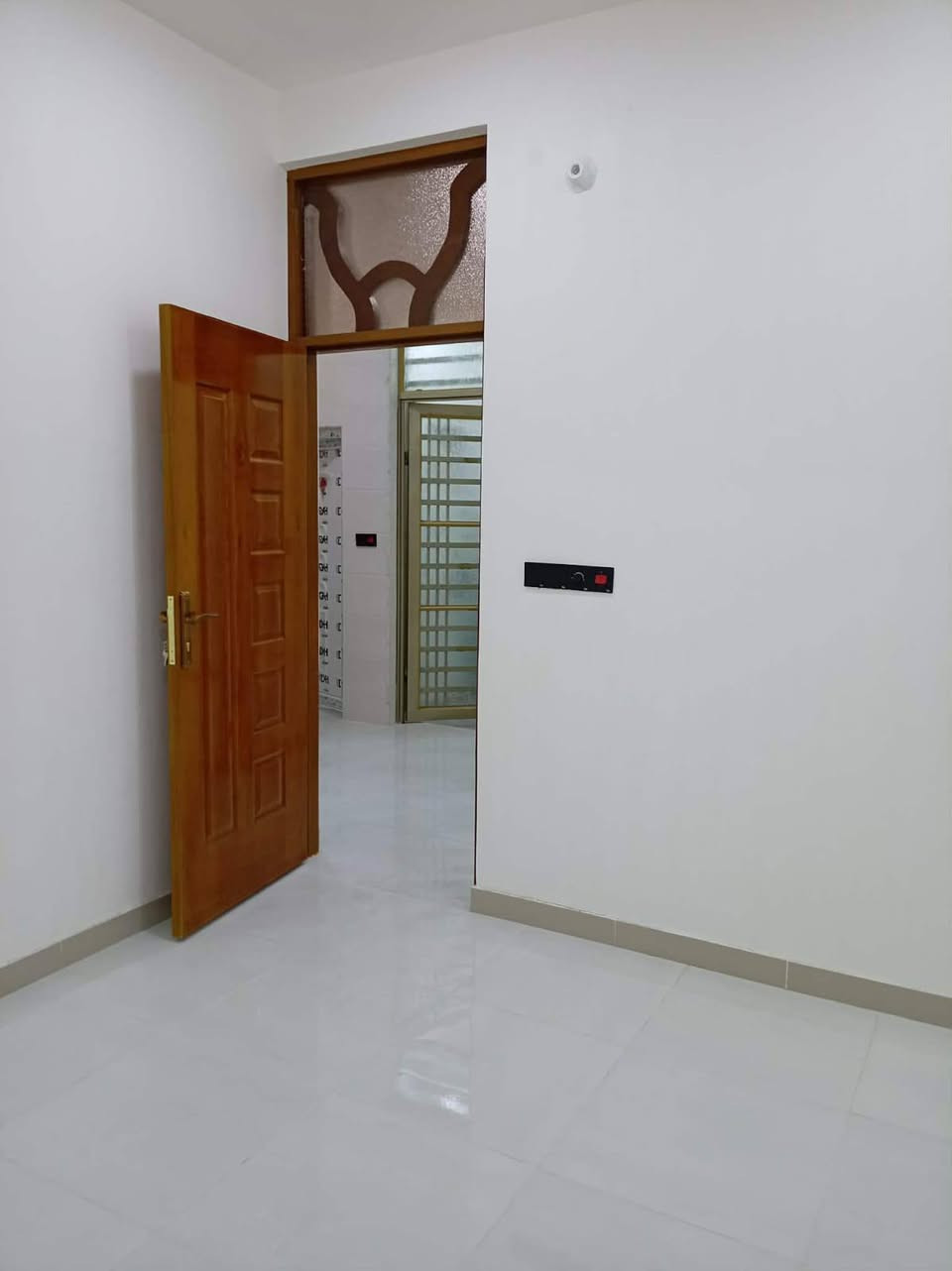🏠 للبيع — بيت سكني
مساحة البيت: 100 متر مربع
صف الركن

📍 العنوان:
حي الحوراء الثانية
قرب شارع الكفاح
مقابيل محطة وادي السلام

📞 للاستفسار أكثر:
***********
