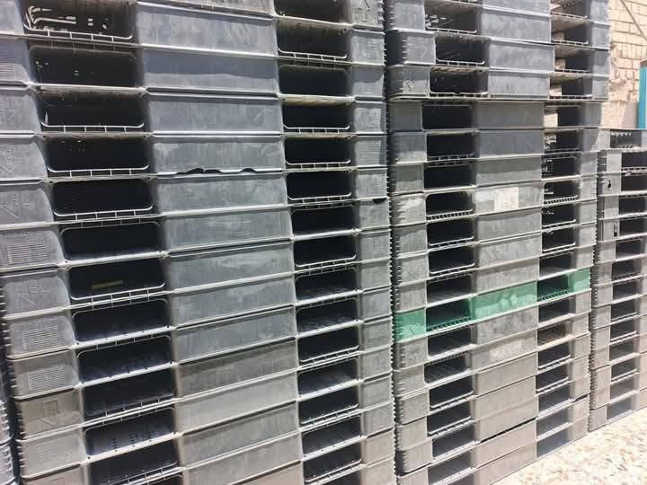 سكيب بلاستك قياس 130x110 وزنها 9كيلو العدد 43  سعر 8ونص مطروح مكاني بغداد ***********

