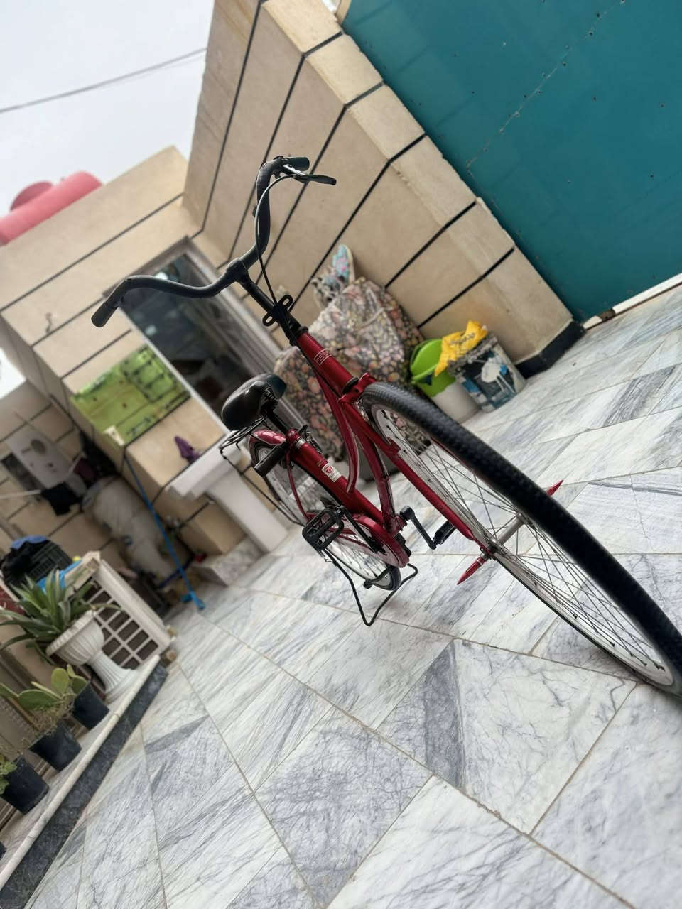يا الله سلام عليكم باسكل ياباني للبيع حجم ٢٦ لون احمر تيرات جدد بريكات شغاله البيسكل نضيف مديل 2018 عنواني كربلاء كنطرت سلام استفسار هاذا الرقم ***********
