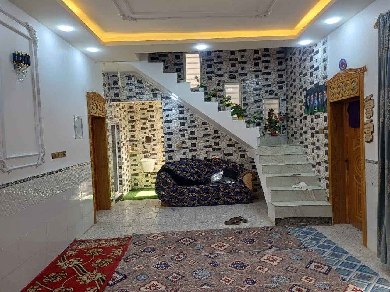 دار للبيع 300م ( مكتب النور)
*********** وتساب

موقع /نجف 🏡شارع المطار
#مقابل قرية الغدير عمود  262 

البناء درجة اولى كامل مفتاح 🔑🏡

غرفتين /صاله/مطبخ / ستقبال/ صحيات/
بناء فول/ اساس + سقف كونكريت + طابوك

ألخدمات 🏡 #البيت مقابل ملحق قرية الغدير 
ماء/كهرباء/مدارس/سوق/تبليط/لحد الباب
