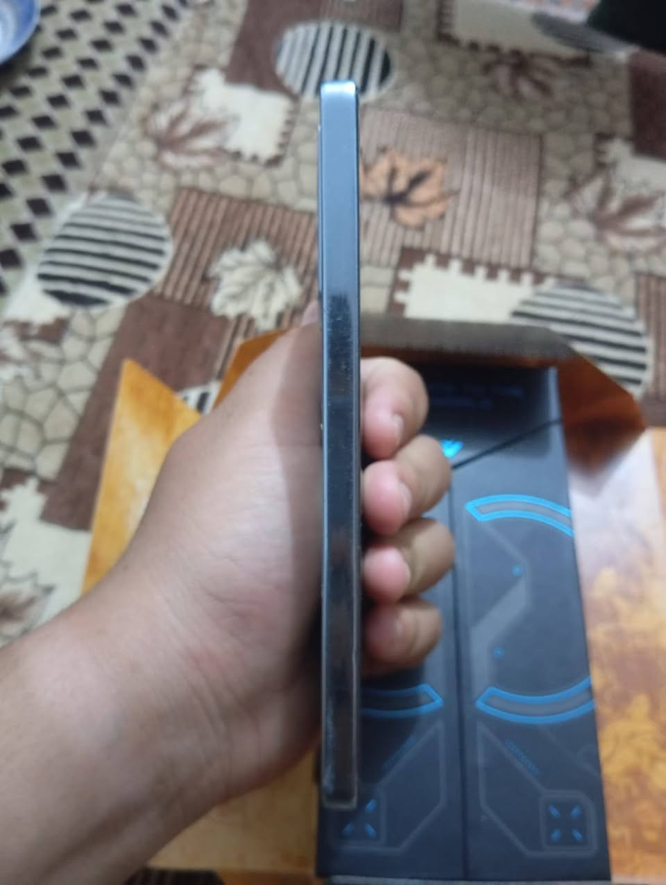 السلام عليكم للبيع gt20Pro 
ذاكره256رام12+12 معالج دايمنستي8200
كامره 108ميكا بكسل شاشه144هرتز ببجي120فريم ثابت نضافة الجهاز مثل ماموضح مكان الخمسه كيلو قرب القسم البلدي السادس سعر300وبي مجال رقم الهاتف ***********
