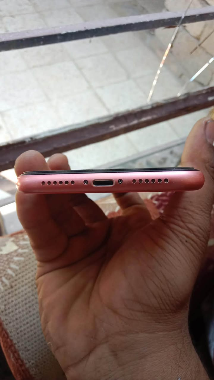 ايفون xr للبيع الشاشه مبدله  ما بيها ولا فطر ولا شي
الذاكره ٦٤
البطاريه مبدله ١٠٠
التعلي والتنصي كلهم شغالات ما بب اي عطل
فيس ايدي مو شغال 
السعر ١٣٥ بي مجال حيل بسيط
*********** واتساب فقط
