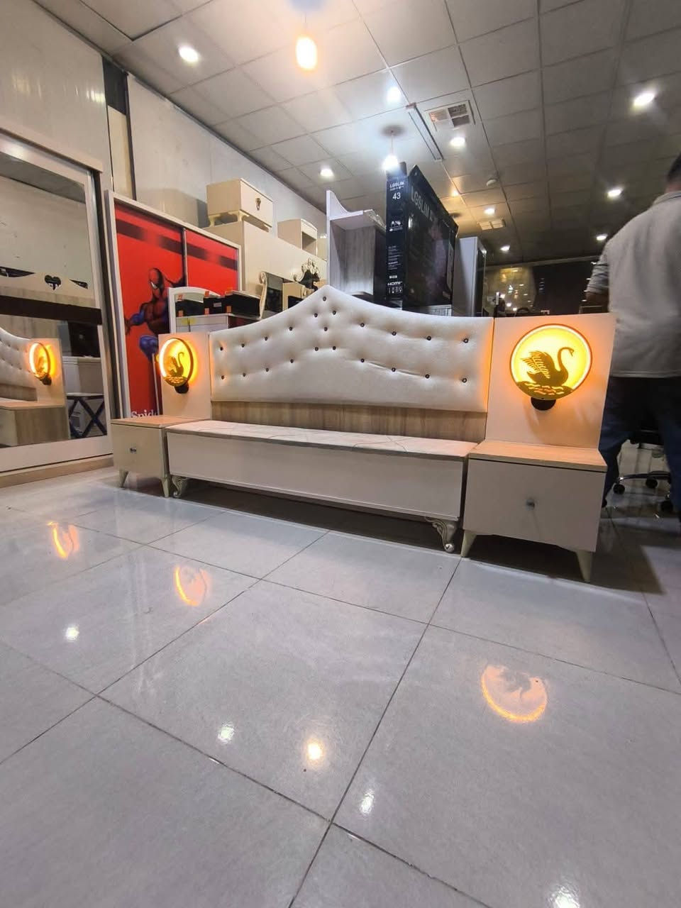 جديد معرض اربيل لبيع وشراء الاثاث🛋
ميز طعام 4 مقاعد نضافه فول سعر 175
كنتور بابين رصاصي فاتح نضافه فول شغل حطاطه 110
مسابح عدد 2 واحد ب15 ب40
سيت مكون من 4 قطع بناتي جربايه نفر 
كومدي مرايا عامودي بيها خانات اكسسوارات مكتبه دراسيه 
نضاف فول سعر 175
غرفه نوم 6 قطع نضافه 90 بلميه سعر 275 
الشد والنقل مجاناً دوشك هديه 🤍
ديوان بيجي 135 الف 
العنوان اربيل سايدين مجمع الزيتون قرب جسر الكورنيش فرمان بران📍
واتساب ***********
متوفر توصيل اربيل+موصل 🚚

نص مكتوب في الصور:
- رويال رحمانه استخدام اقل سنه موديل حديث مع الفلتر 110