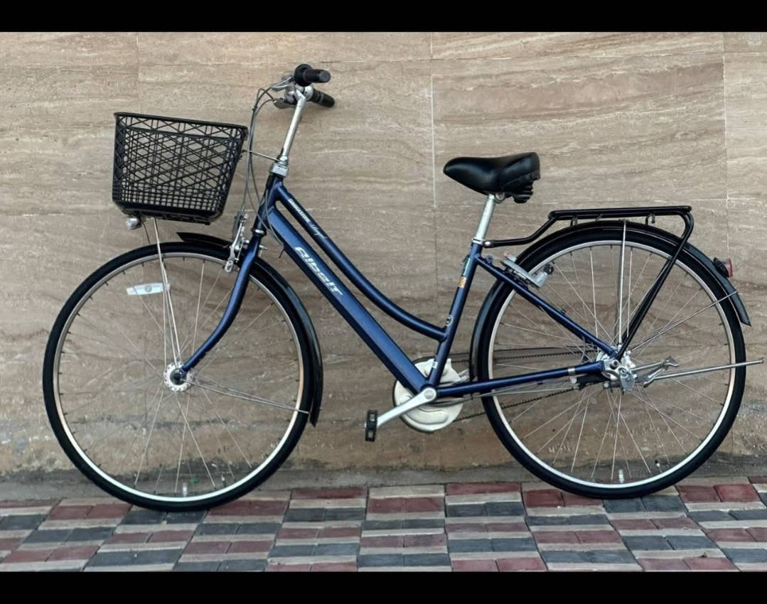 السلام عليكم ورحمة الله وبركاته 🌹
🚲 دراجة هوائية للبيع 🇯🇵 ماركة بريدجستون (Bridgestone) اليابانية الأصلية – من إنتاج شركة بريدجستون العالمية. 
🔹 الحجم: 27 🔹 الهيكل: معدن ألمنيوم ثقيل 🔹 رنكات: ستانلس ستيل 🔹 التايرات: Bridgestone أصلية 🔹 گير داخلي 5 نمر وحساس 🔹 نظام نقل الحركة: قايش (Belt Drive) 🔹 قفل ماركة ثقيل 🔐 🔹 قفل مقود مزدوج 🔹 سلة أصلية 🧺
✨ نظافة الدراجة 95% ✅ على وضع الشركة ✅ شرط الفحص وما بيها أي ملاحظة.
📍العنوان: كربلاء – طويريج 🚚 تتوفر خدمة توصيل إلى جميع محافظات العراق. 📩 للاستفسار: خاص أو على الرقم ***********.
