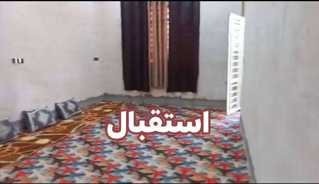 بيت للبيع ركن طابو زراعي سند 25
📍 حي الصحة – خلف حي الشرطة

📐 المساحة: 220 م²
📏 الواجهة: 11 م
📐 النزال: 20 م
       ارتفاع البيت 3.30 صافي 
🛏 يتكون من:
غرفتين + هول + مطبخ + استقبال

🧱 تفاصيل البناء:
سقف مسلح صب مركزي+بلوك بيت شاهين 

🚰⚡🛣💡 الخدمات:
ماء – كهرباء – تبليط – إنارة متوفرة بالكامل

📌 موقع ممتاز وهادئ    السعر 58 
📩 للاستفسار  ***********
