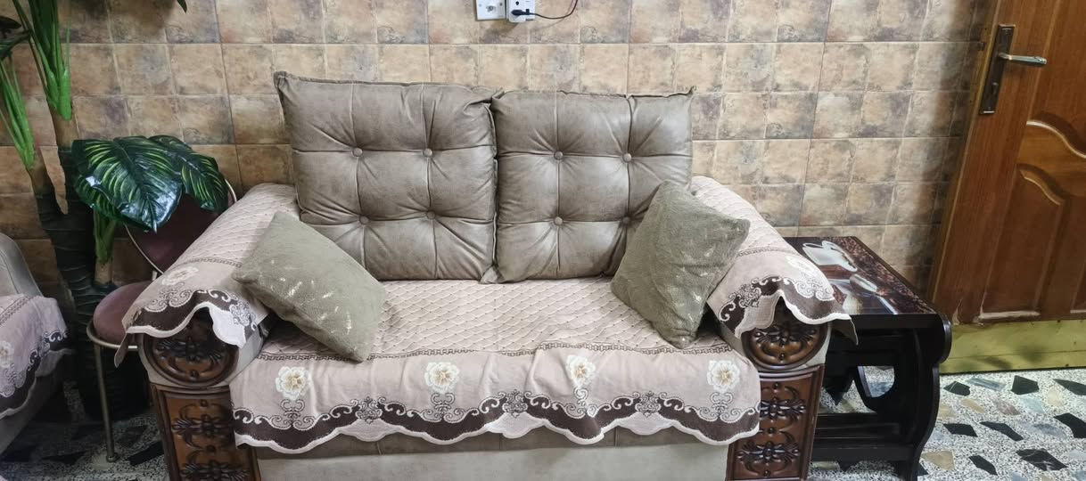 السلام عليكم تخم قنفات للبيع نظيف جدا قبل اشهر اشتريته قماشه ضد الماء اخذته بمليون اعرضه ب ٨٠٠ ألف وبي مجال بسيط *********** واتساب
