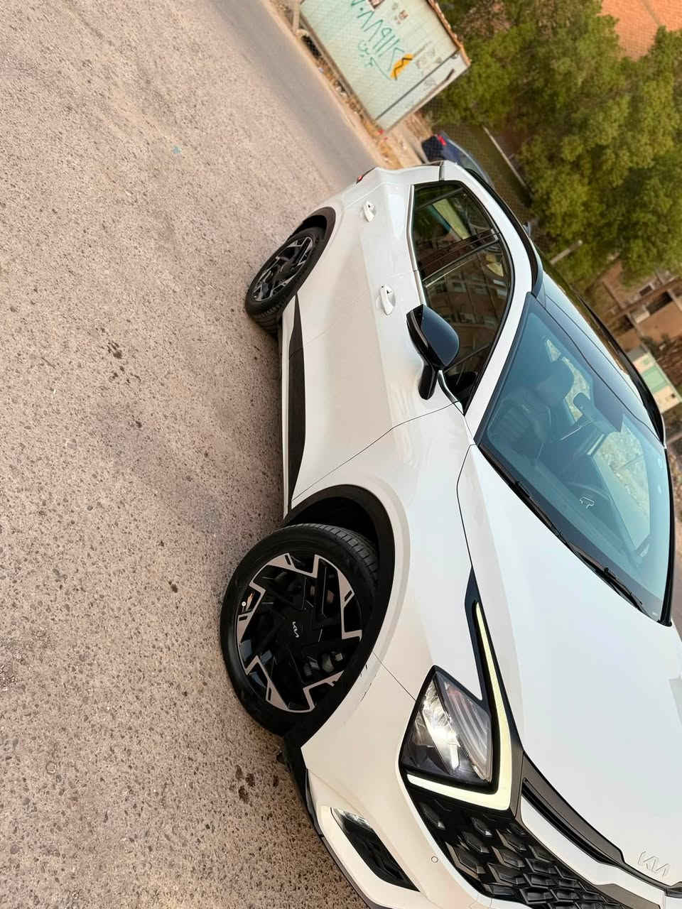 ⁃ 🚘 للبيع كيا سبورتج GT-Line موديل 2025 – وارد خليجي 🚘

▪️ اللون: أبيض
▪️ المحرك: 2.0 لتر (2000 سي سي)
▪️ ناقل حركة أوتوماتيك
▪️ الممشى: 26,000 كم قابل للزيادة
▪️ وارد خليجي
▪️ بلا صبغ ولا حوادث، بحالة الوكالة

المواصفات:
✅ فئة GT-Line (فل أوبشن)
✅ تشغيل بصمة ودخول ذكي
✅ سقف بانوراما
✅ جنوط رياضية 19 إنج
✅ مصابيح LED أمامية وخلفية
✅ شاشة معلومات وترفيه
✅ شاشة عدادات رقمية
✅ Apple CarPlay وAndroid Auto
✅ كاميرا خلفية مع حساسات أمامية وخلفية
✅ مثبت سرعة
✅ نظام Auto Hold لتثبيت السيارة عند التوقف
✅ مقاعد جلد + مخمل
✅ تدفئة للمقاعد الأمامية
✅ تدفئة للمقود (ستيرن)
✅ مكيف أوتوماتيك ثنائي المناطق
✅ شاحن لاسلكي
✅ وسائد هوائية وأنظمة أمان متكاملة

السيارة استخدام شخصي، بحالة ممتازة جداً، وجاهزة للفحص في أي مكان.

💰 السعر: خاص
📍 العنوان: بغداد – شارع فلسطين
📞 رقم الهاتف: ***********

