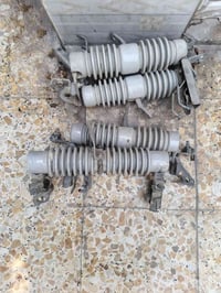 عوازل • متوفرة