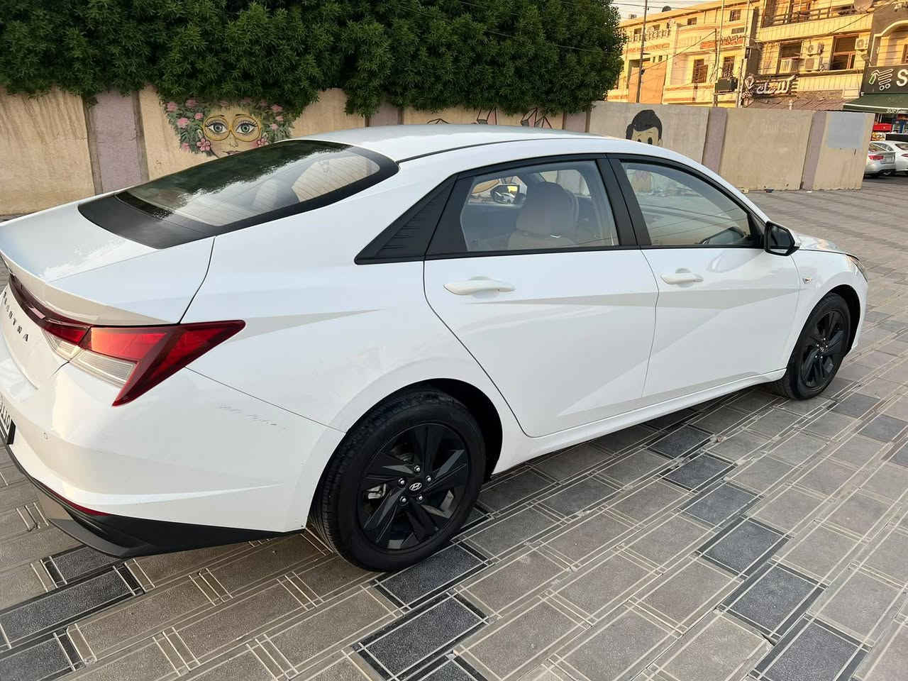 السلام عليكم سيارة للبيع النترا مديل ٢٠٢١ خليجي بيها جاملغ صبغ امامي جهة الايمين سعر ١٢٧ سياره بسمي 
 ***********
