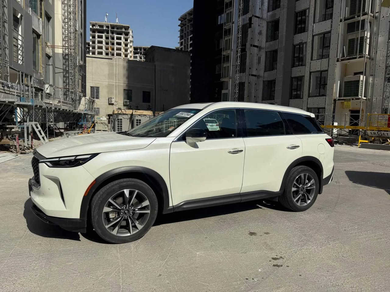 انفنتي QX60
موديل ٢٤
السياره فول 
وارد امريكي باسمي 
الرقم بغداد 
***********
