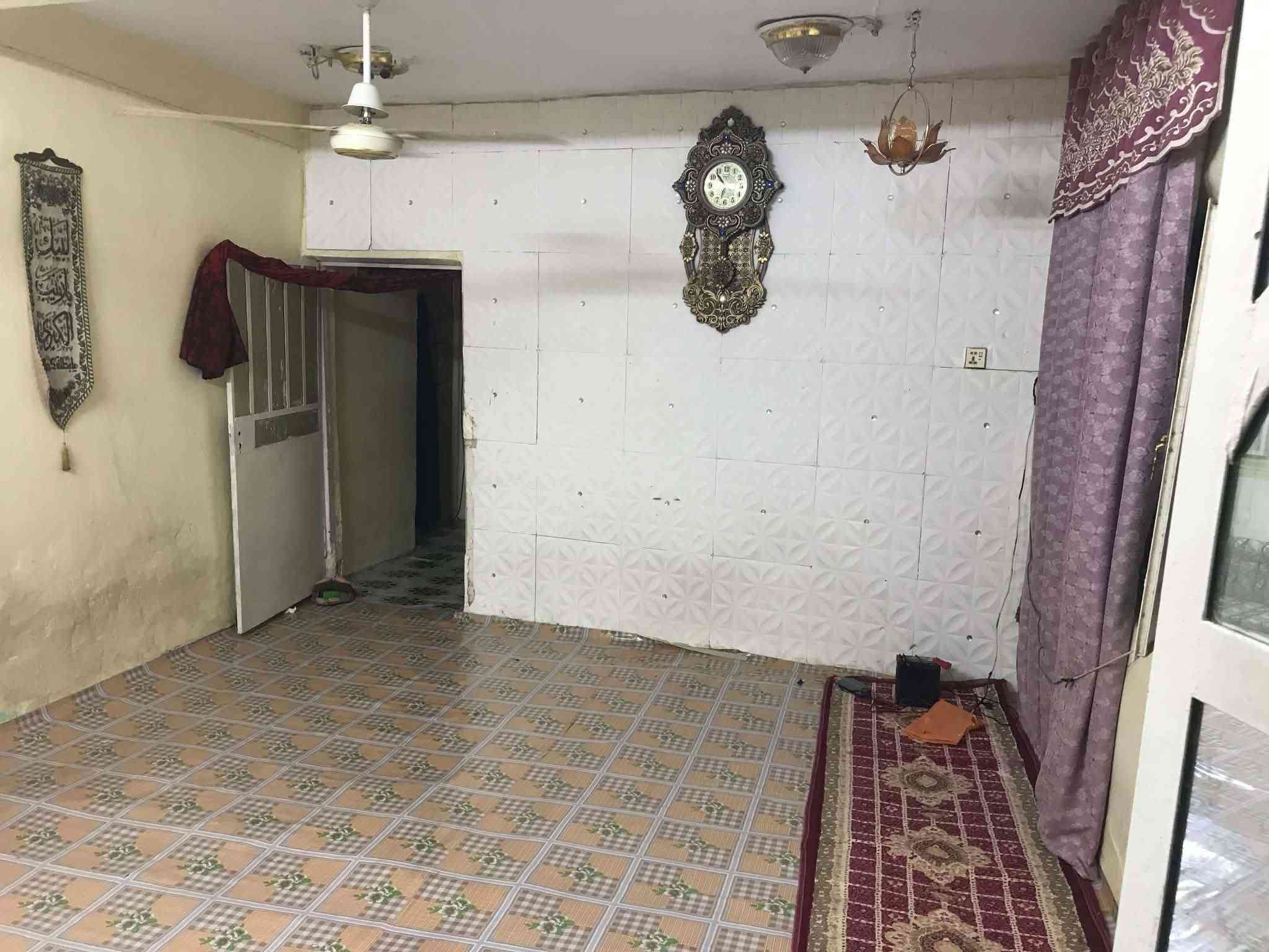 🏠 فرصة عقارية مميزة للبيع
📍 الموقع: حي العسكري الأول - شارع مدرسة الرحمن
📐 المساحة: ٢٦٠ متر مربع (واجهة ١٣ متر × نزال ٢٠ متر)
🏗️ نوع البناء: بناء قديم يرهم مجمع يرهم اي شي مساحه وشارع يخبل 
​📋 تفاصيل الدار:
​٣ غرف نوم
​صالة
​براني (استقبال)
​مطبخ
​صحيات داخلية وخارجية
​كراج سيارة
​⚡ الخدمات: متوفرة بالكامل (تبليط، إنترنت، وغيرها)
💰 السعر: ١٥٥ (بسعر دون العرصة)
​📞 للإستفسار والتواصل:
***********
