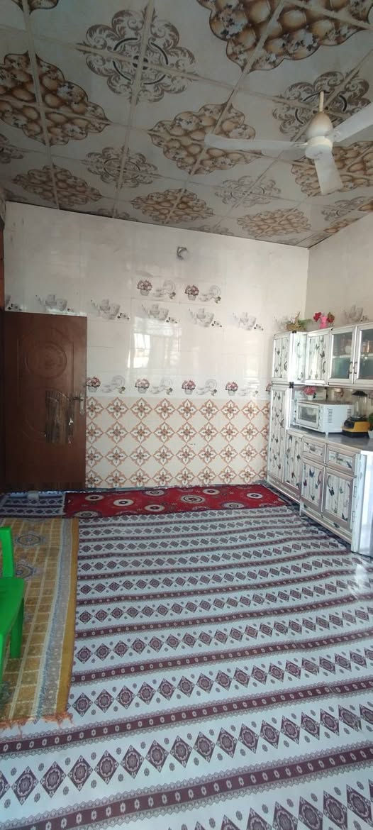 بيت للبيع
في حي الدواغنه بالوجه صاد ع البزل مساحه 250 متر 
غرفتين وهول ومطبخ ومضيف وكلدور وحمام داخلي والحديقه جبيره معروض ب 58 وبيه مجال شي بسيط 
ويرهم مراوس بمشتمل حسب الاتفاق  اي استفسار الاتصال على ***********
