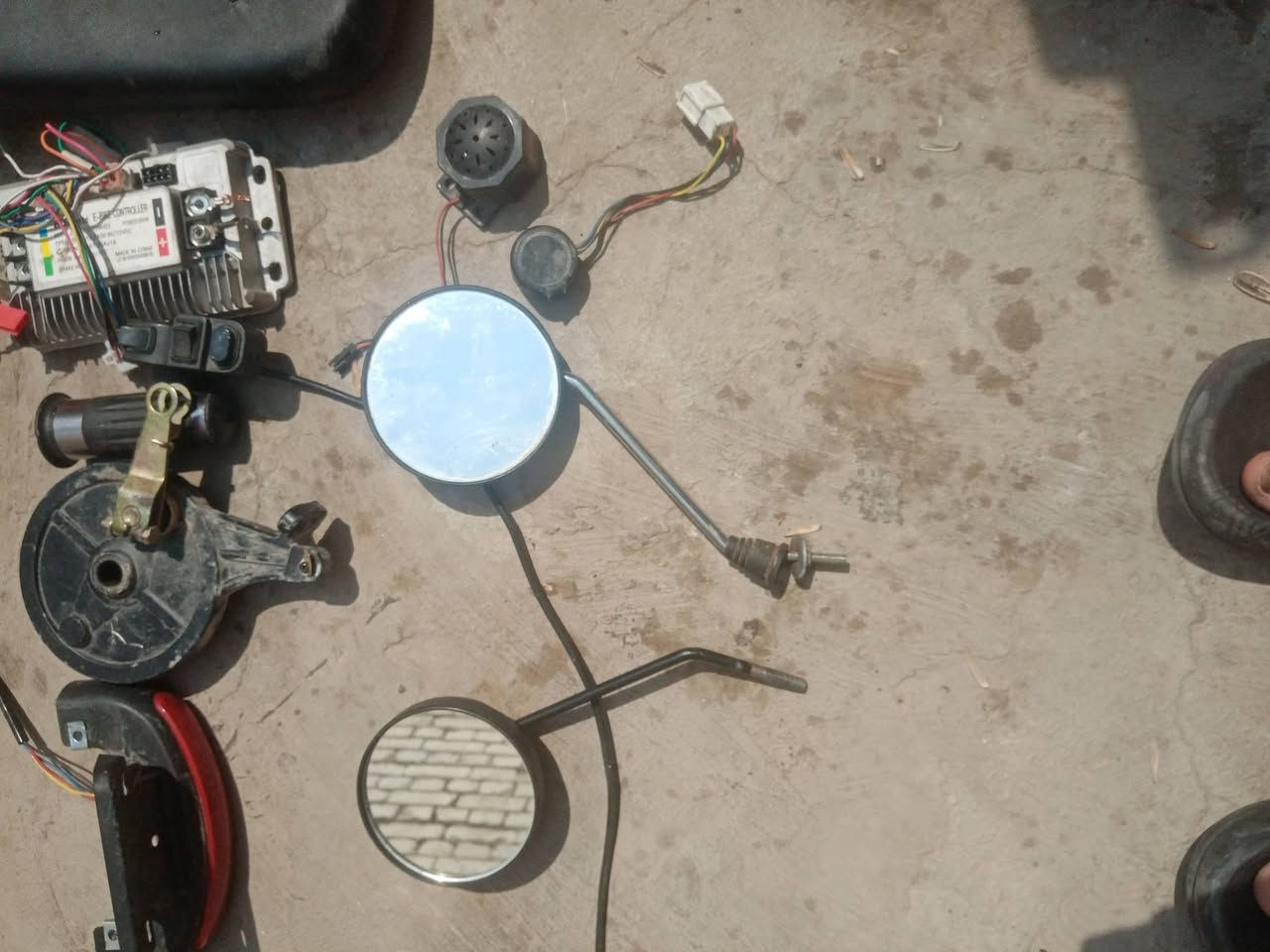 سلام عليكم
لبيع غراض درجه شحن
حجم20
دبلات ٤ ب٥٠
كفرات كامل ب٤٠
ويل ب٢٠
والبريكات ١٠ اثيتهن
شاشه ب٣لاتلاف
مري ٣ لاتلاف
والكشن
ملف 1000واط ب٤٠
عقل ب20الف
لاستفسار *********** بي واتساب

