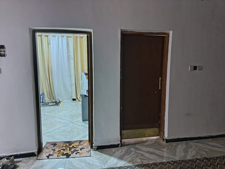 بيت ٢٠٠ متر حي النفط الزراعي بصف مجمع البيادر طابقين غرفتين فوك وغرفتين جوة بيت مرتب بناء شخصي للستفسار  ***********
