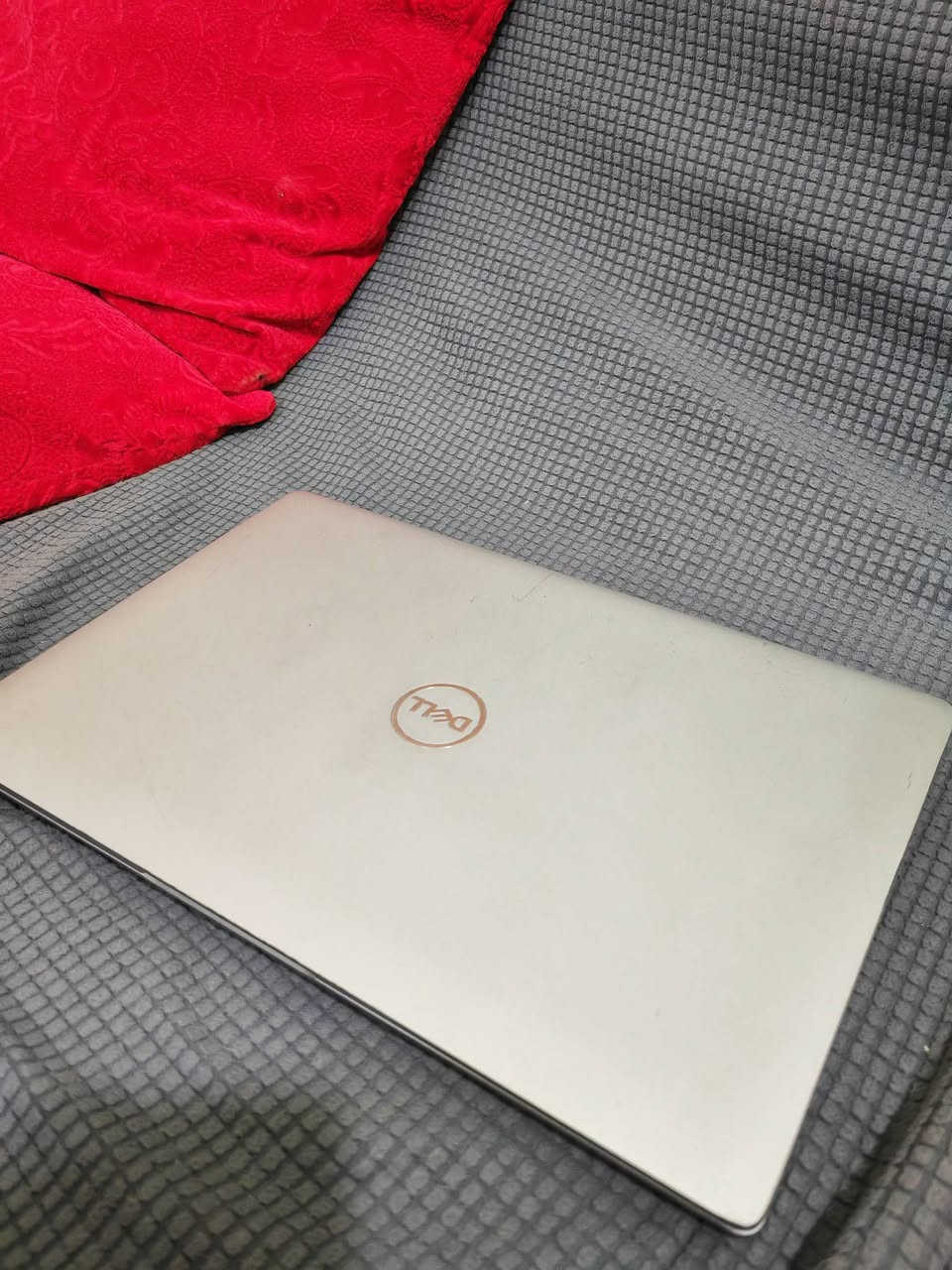 السلام عليكم
لابتوب للبيع

Dell من نوع

المواصفات:

-معالج Intel Core i5-1145G7 (الجيل 11)

-رام 16GB DDR4

-الذاكرة SSD NVMe 512GB

-شاشة 14 بوصة FHD Touch مضادة للانعكاس "تدعم اللمس "

-ويندوز جيل Windows 11

الكيبورد يحتوي على اضائه ب2 مستويات 

منافذ:

-2× USB-C Thunderbolt 4 (شحن ونقل بيانات)

-2× USB 3.2

-HDMI

-LAN

-قارئ microSD

-منفذ سماعة 3.5mm

ويدعم التعرف على الوجه

تفيد طلاب الهندسة تتحمل انواع البرامج الهندسية بكل سلاسه "تجربتي الشخصيه"

السعر: 450 وبيها مجال للشراي + اكو توصيل جميع المحافظات 

للاستفسار اتصل او واتساب راسلني غير متواجد على فيسبوك

📞 ***********
