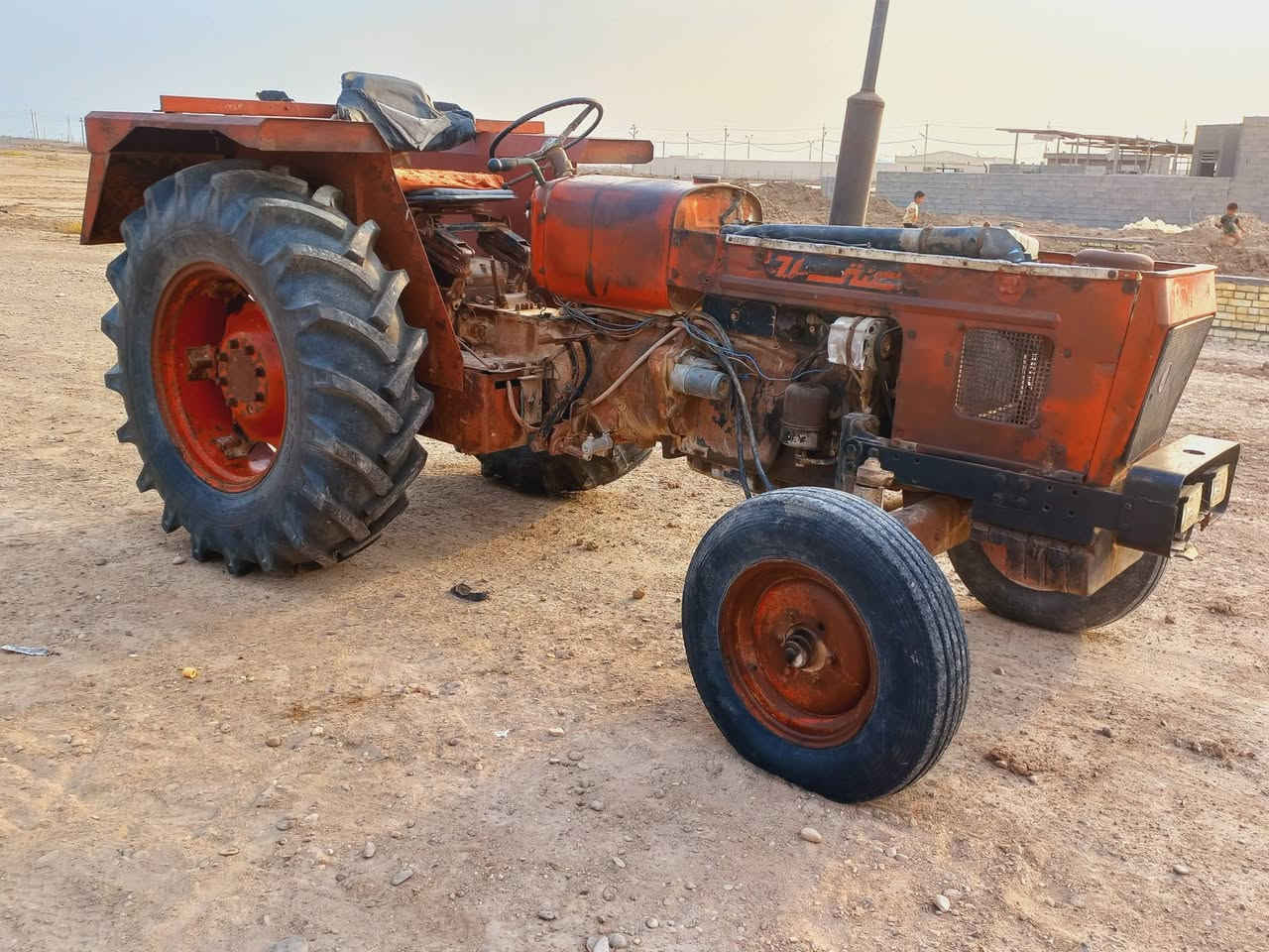 عنتر 85   ابلاديه  باور دنفص  جاهزه من محرك هدروليك كير صدر كهربائيات كله نضيف صبغ شركه ابلادي نضيفه جدا  العنوان #ميسان_العماره  ***********
